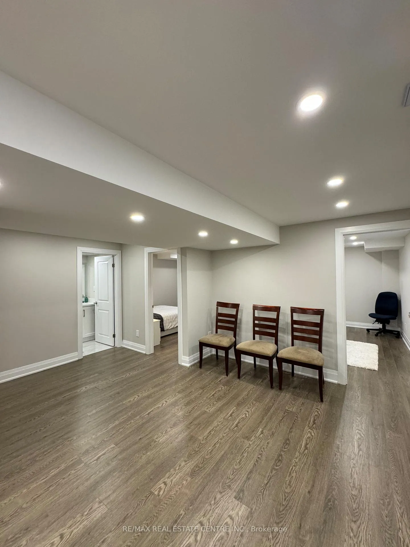 Photo 3 of 15 Cranbrook Crescent, Vaughan, Kleinburg — HOMEH