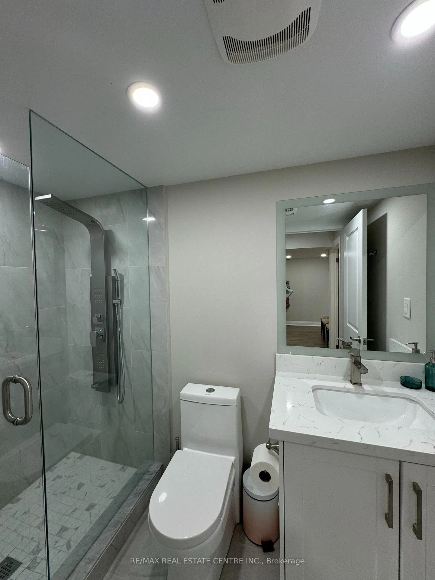 Photo 5 of 15 Cranbrook Crescent, Vaughan, Kleinburg — HOMEH