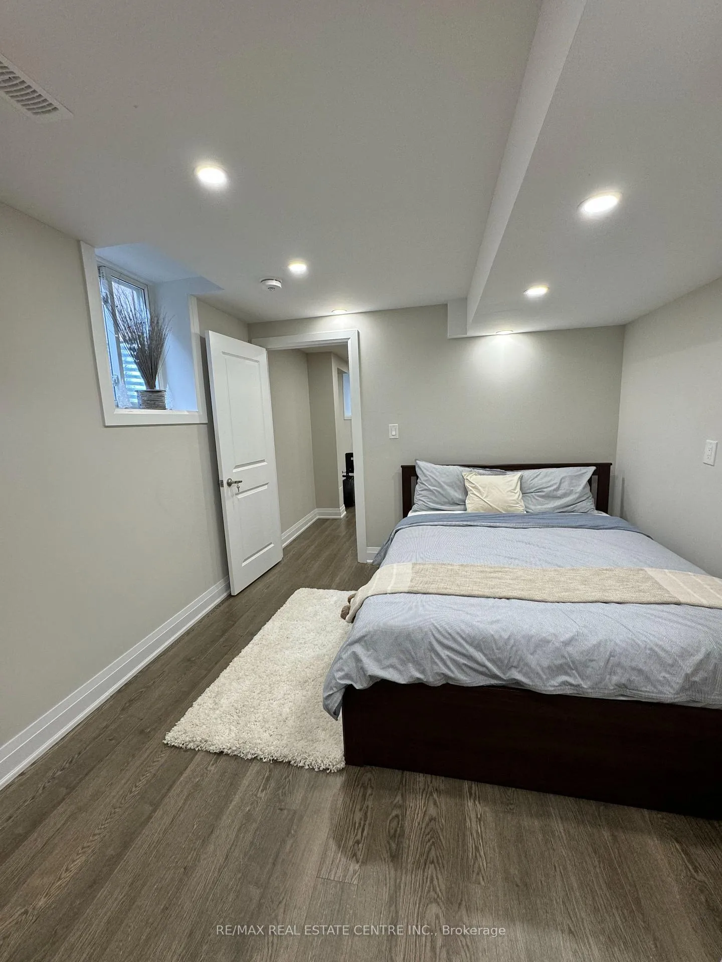 Photo 6 of 15 Cranbrook Crescent, Vaughan, Kleinburg — HOMEH