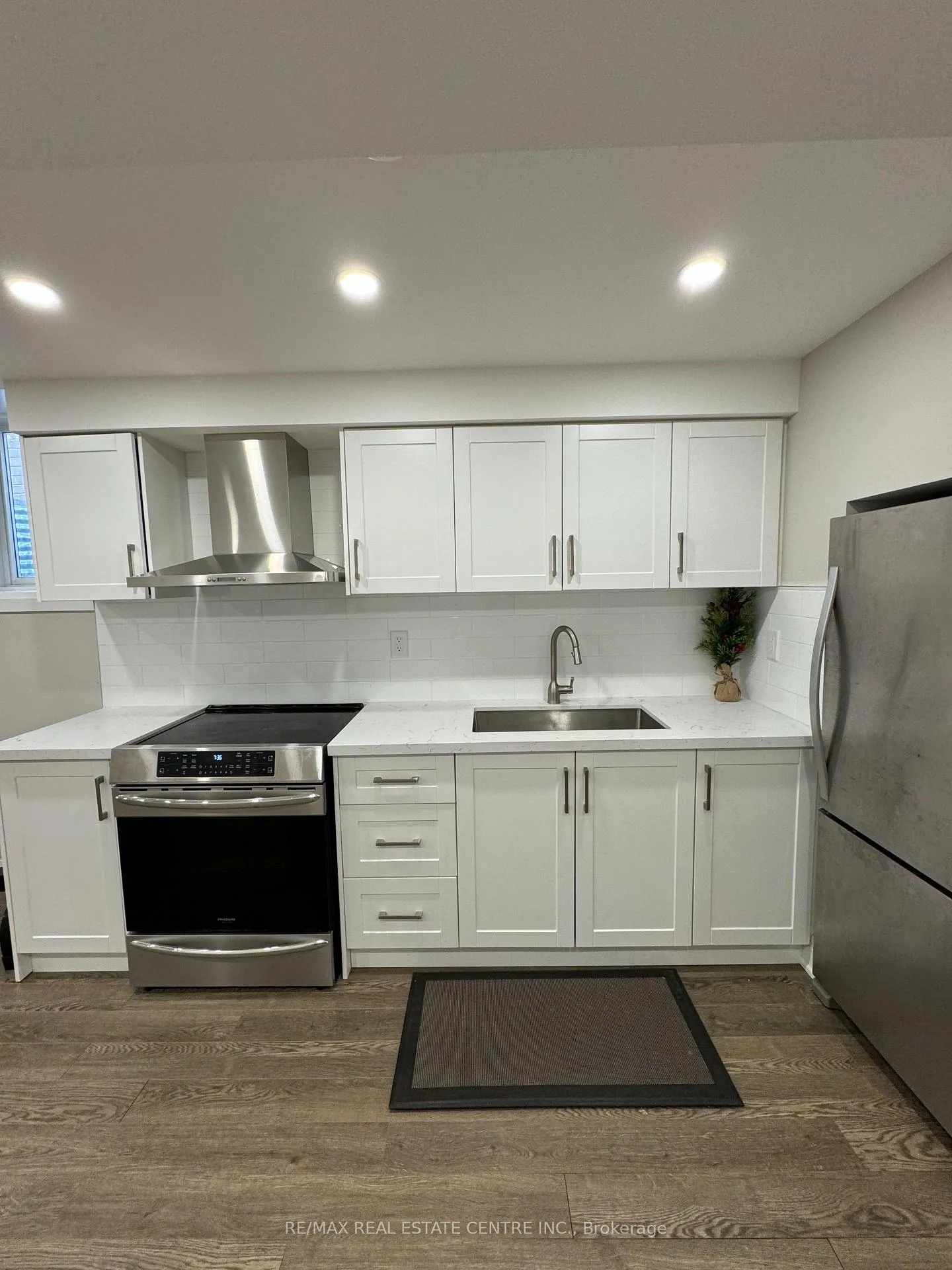 Photo 8 of 15 Cranbrook Crescent, Vaughan, Kleinburg — HOMEH