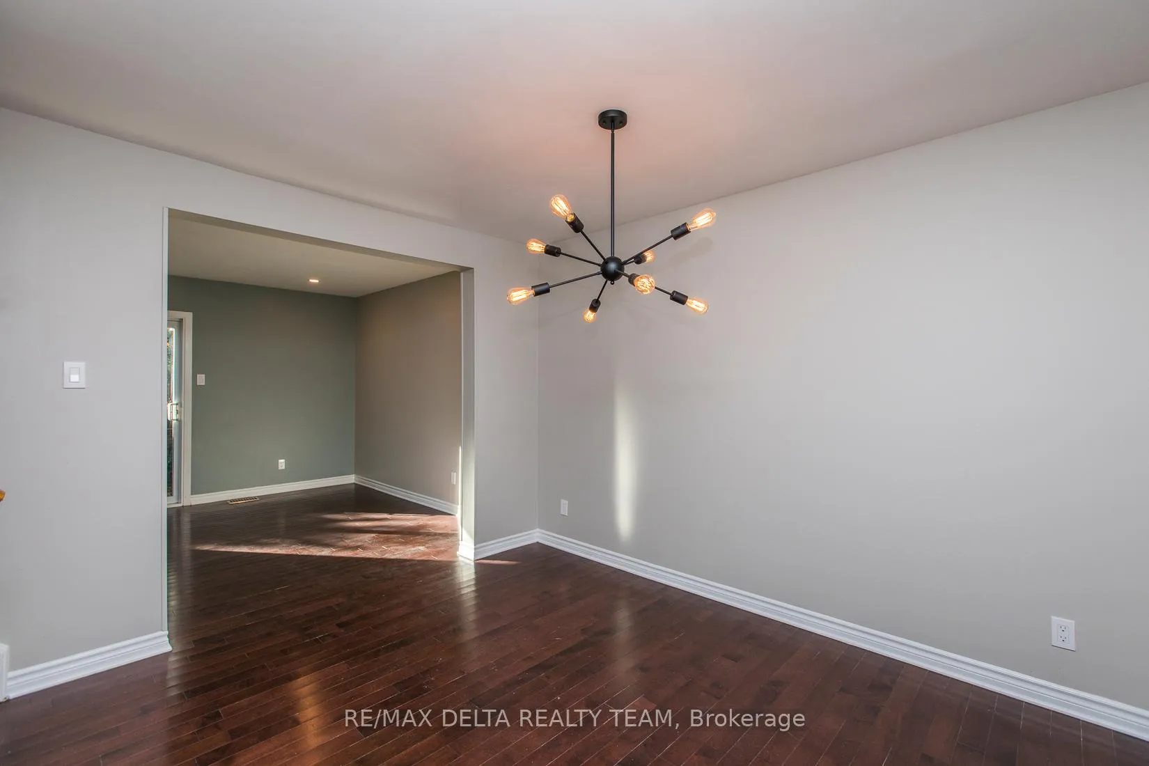 Photo 7 of Unit 8, 323 Monica Crescent, Ottawa, Bilberry Creek/Queenswood Heights — HOMEH