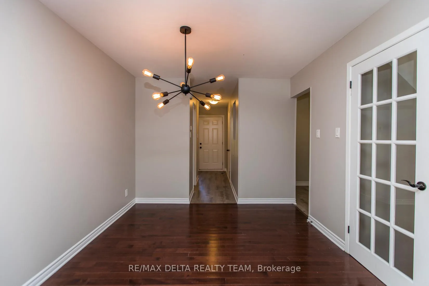 Photo 11 of Unit 8, 323 Monica Crescent, Ottawa, Bilberry Creek/Queenswood Heights — HOMEH