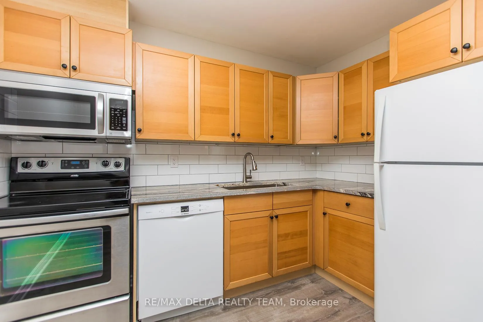 Photo 14 of Unit 8, 323 Monica Crescent, Ottawa, Bilberry Creek/Queenswood Heights — HOMEH