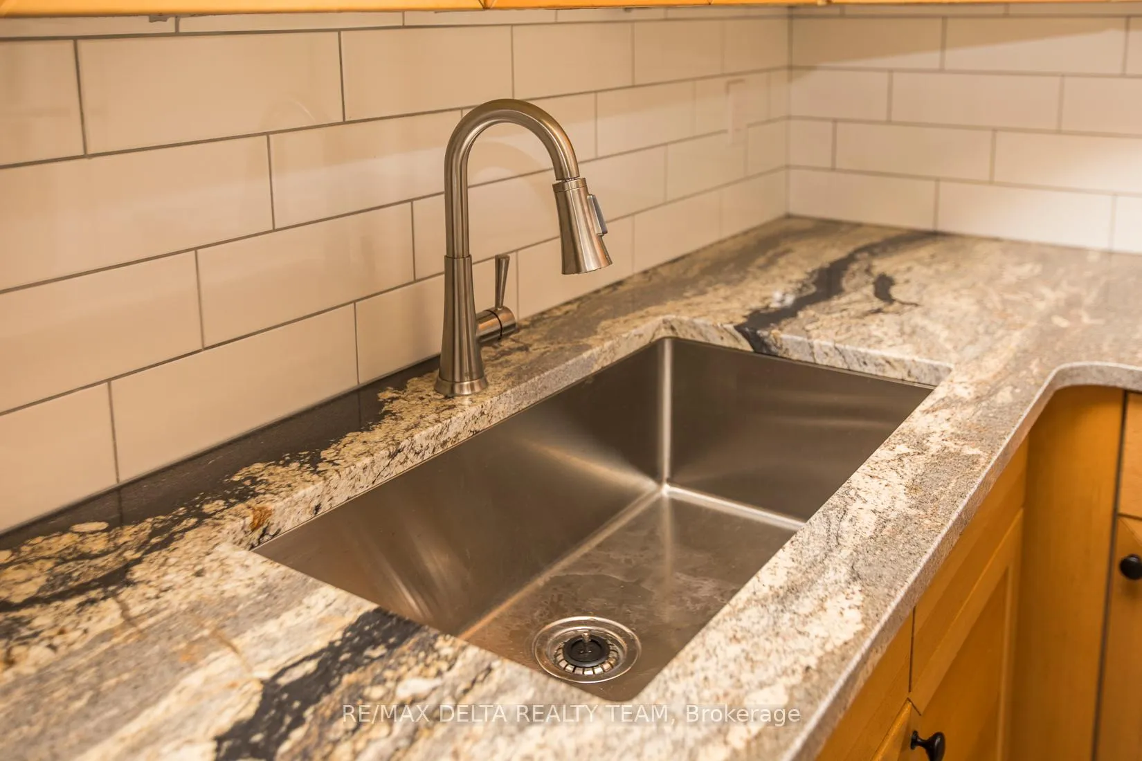 Photo 16 of Unit 8, 323 Monica Crescent, Ottawa, Bilberry Creek/Queenswood Heights — HOMEH