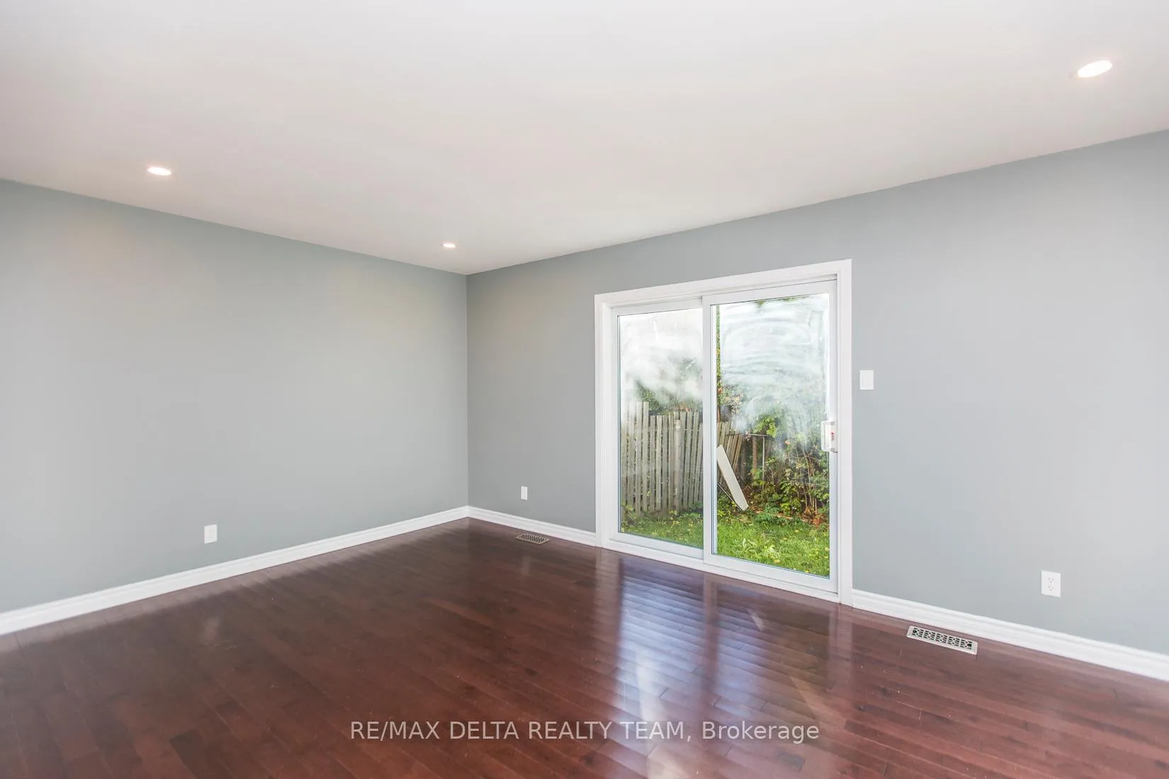 Photo 18 of Unit 8, 323 Monica Crescent, Ottawa, Bilberry Creek/Queenswood Heights — HOMEH