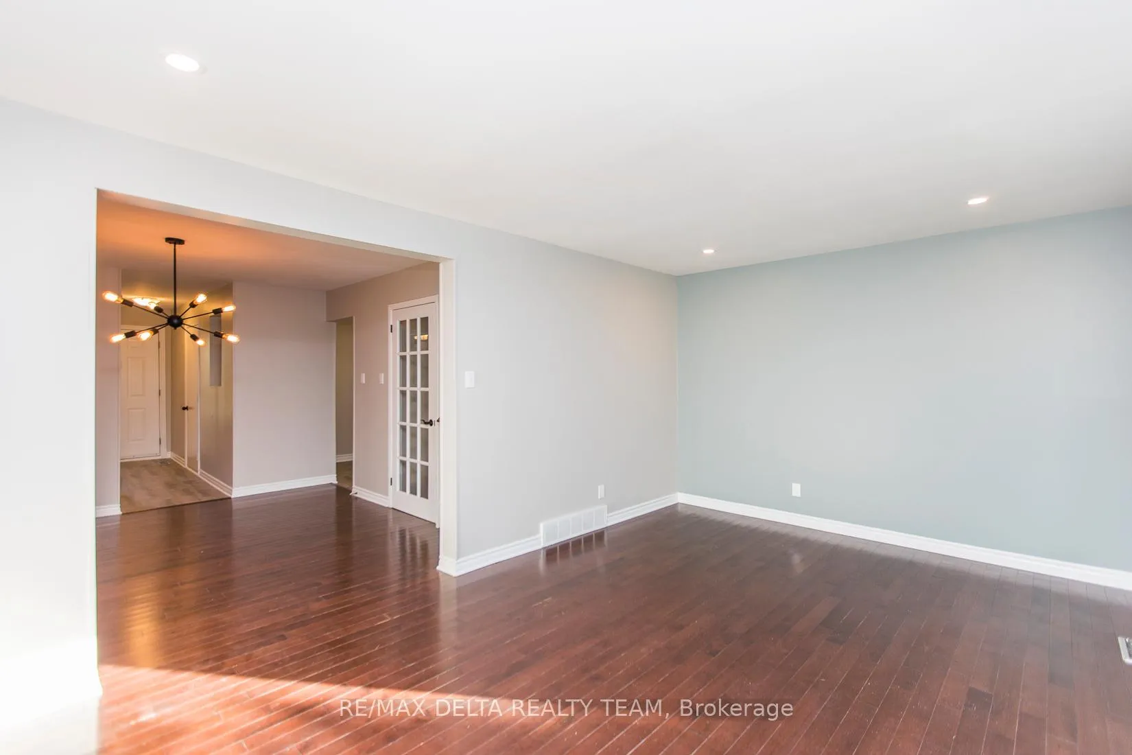 Photo 19 of Unit 8, 323 Monica Crescent, Ottawa, Bilberry Creek/Queenswood Heights — HOMEH
