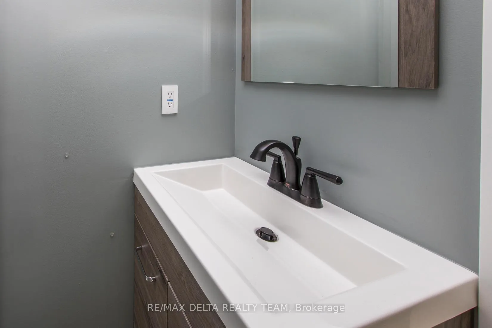 Photo 28 of Unit 8, 323 Monica Crescent, Ottawa, Bilberry Creek/Queenswood Heights — HOMEH