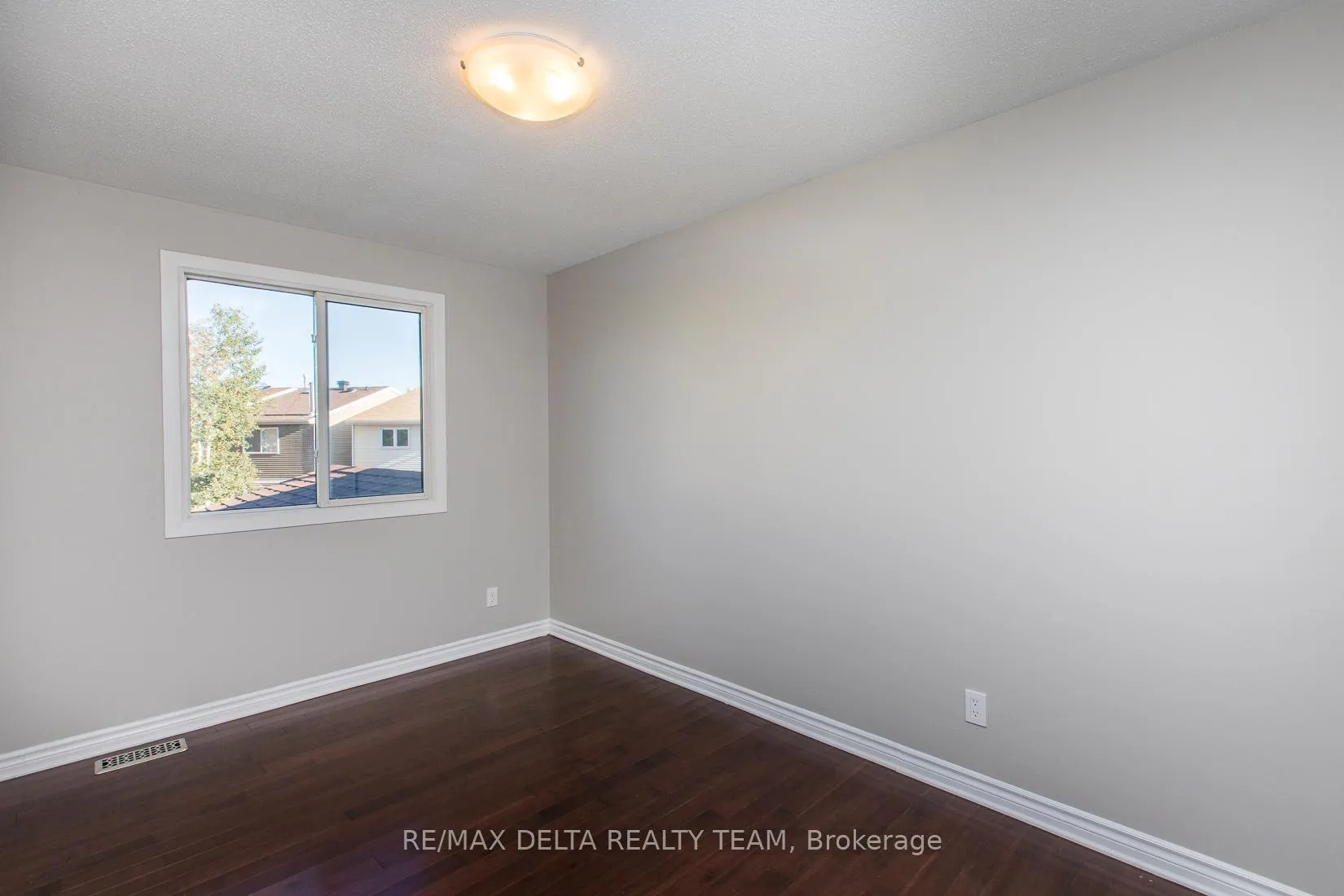 Photo 31 of Unit 8, 323 Monica Crescent, Ottawa, Bilberry Creek/Queenswood Heights — HOMEH
