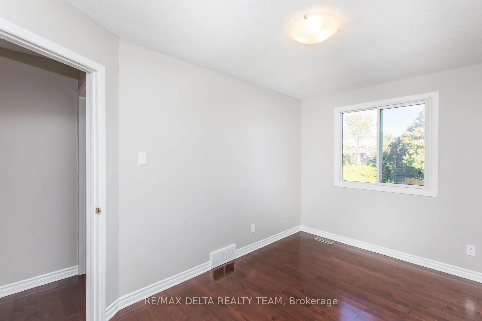 Photo 32 of Unit 8, 323 Monica Crescent, Ottawa, Bilberry Creek/Queenswood Heights — HOMEH