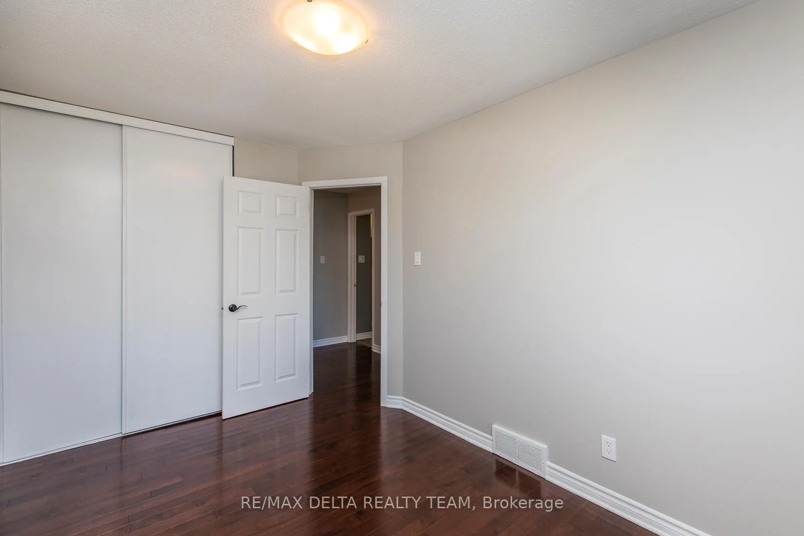 Photo 33 of Unit 8, 323 Monica Crescent, Ottawa, Bilberry Creek/Queenswood Heights — HOMEH