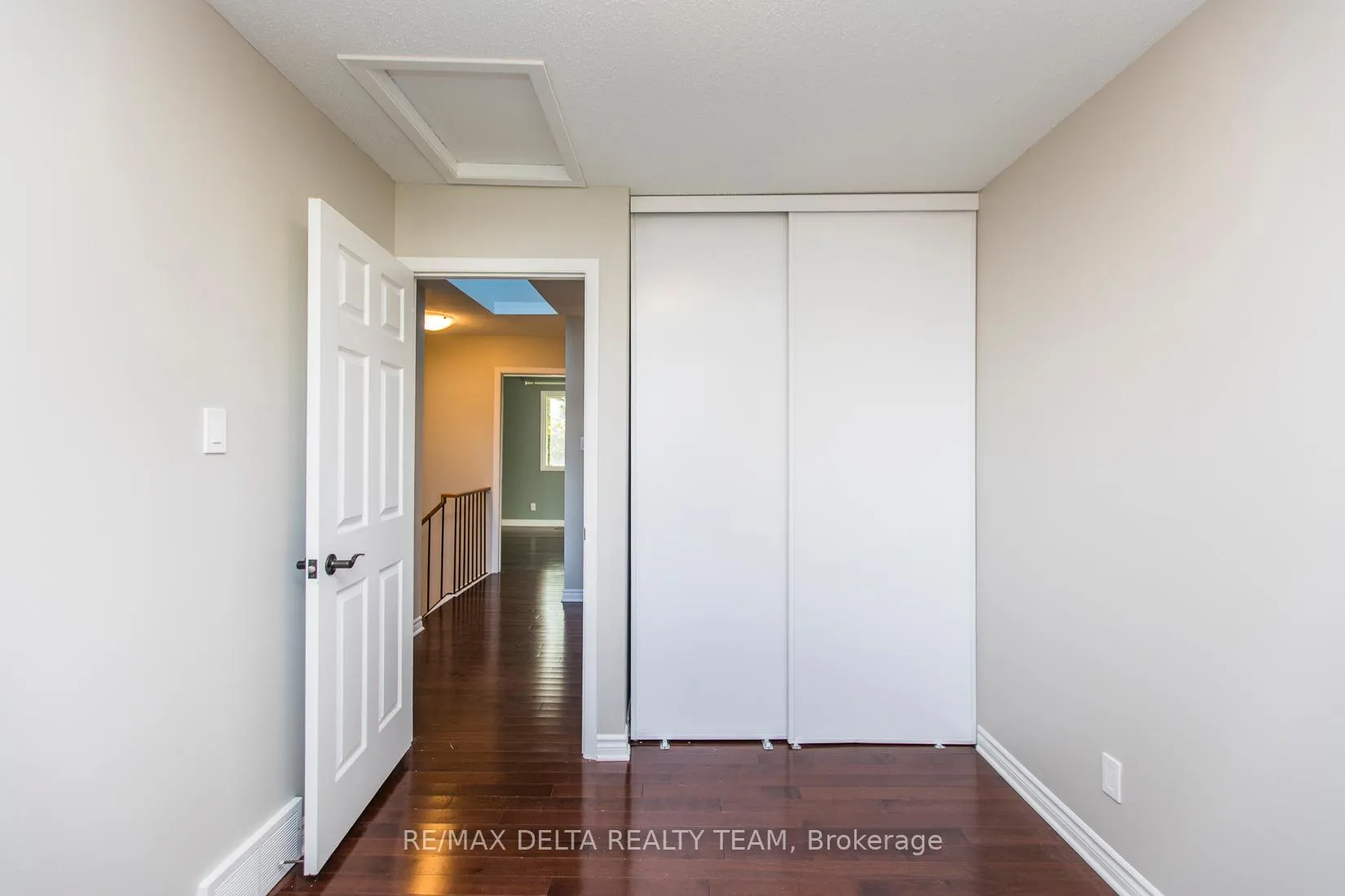 Photo 35 of Unit 8, 323 Monica Crescent, Ottawa, Bilberry Creek/Queenswood Heights — HOMEH