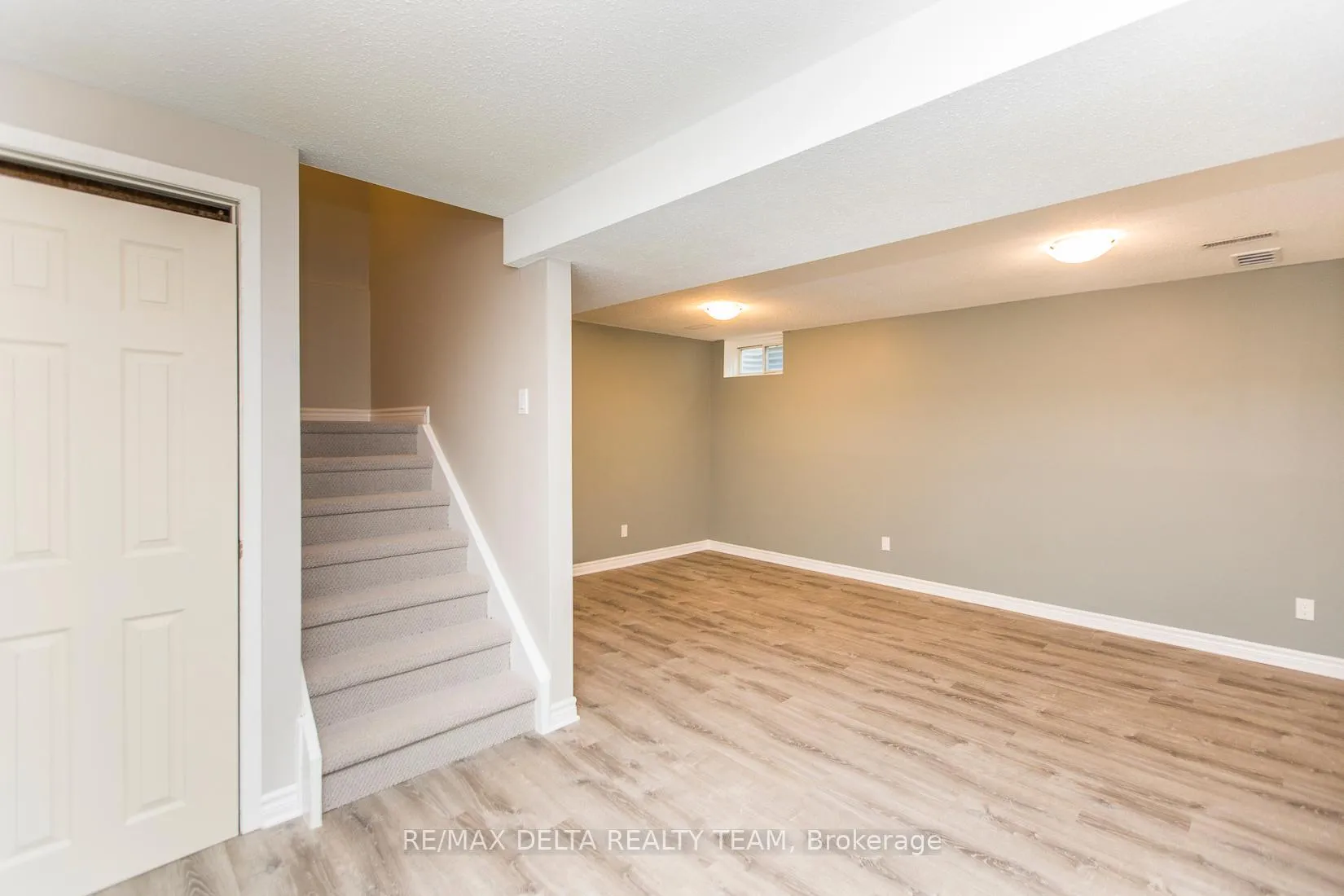 Photo 40 of Unit 8, 323 Monica Crescent, Ottawa, Bilberry Creek/Queenswood Heights — HOMEH