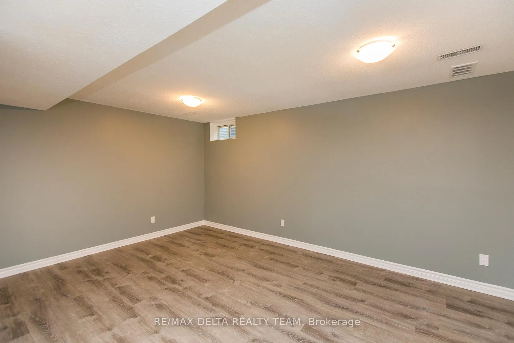 Photo 42 of Unit 8, 323 Monica Crescent, Ottawa, Bilberry Creek/Queenswood Heights — HOMEH