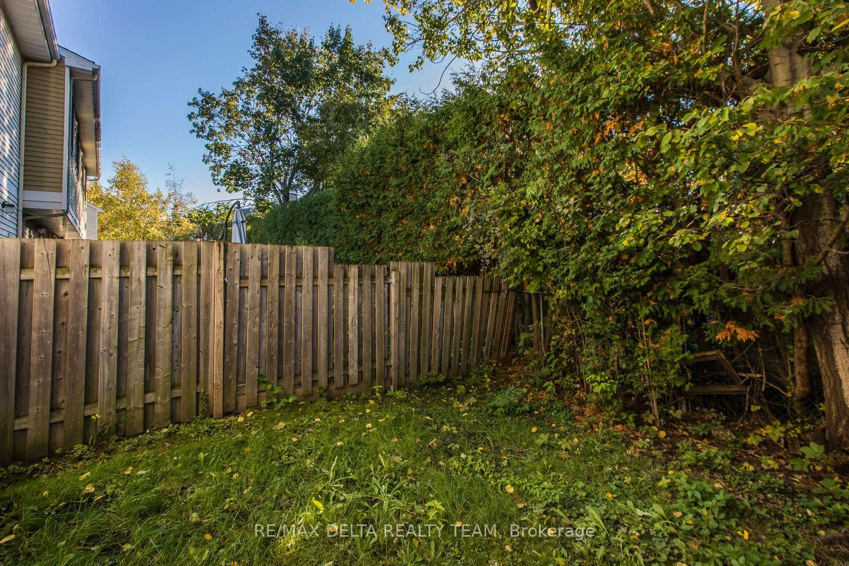 Photo 44 of Unit 8, 323 Monica Crescent, Ottawa, Bilberry Creek/Queenswood Heights — HOMEH