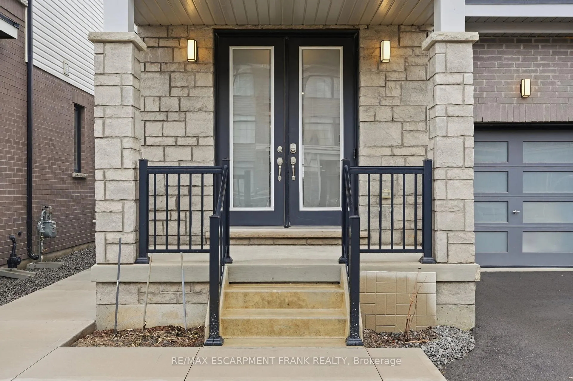Photo 2 of 171 Spitfire Drive, Hamilton, Mount Hope — HOMEH