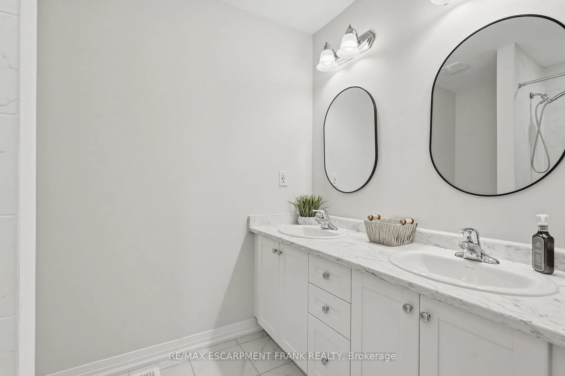 Photo 38 of 171 Spitfire Drive, Hamilton, Mount Hope — HOMEH