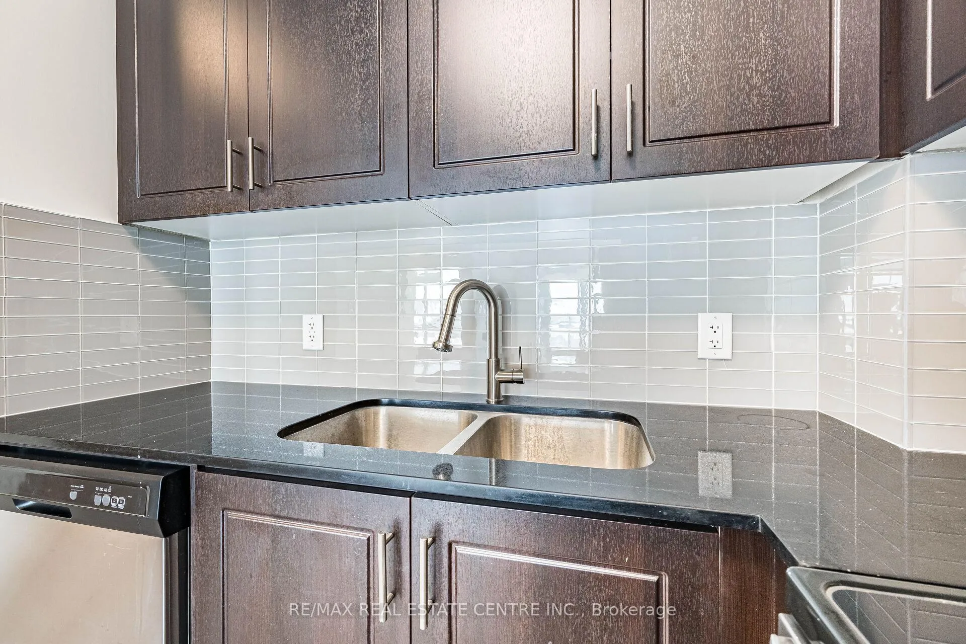 Photo 13 of Unit 1007, 128 King Street N, Waterloo, Downtown Waterloo — HOMEH