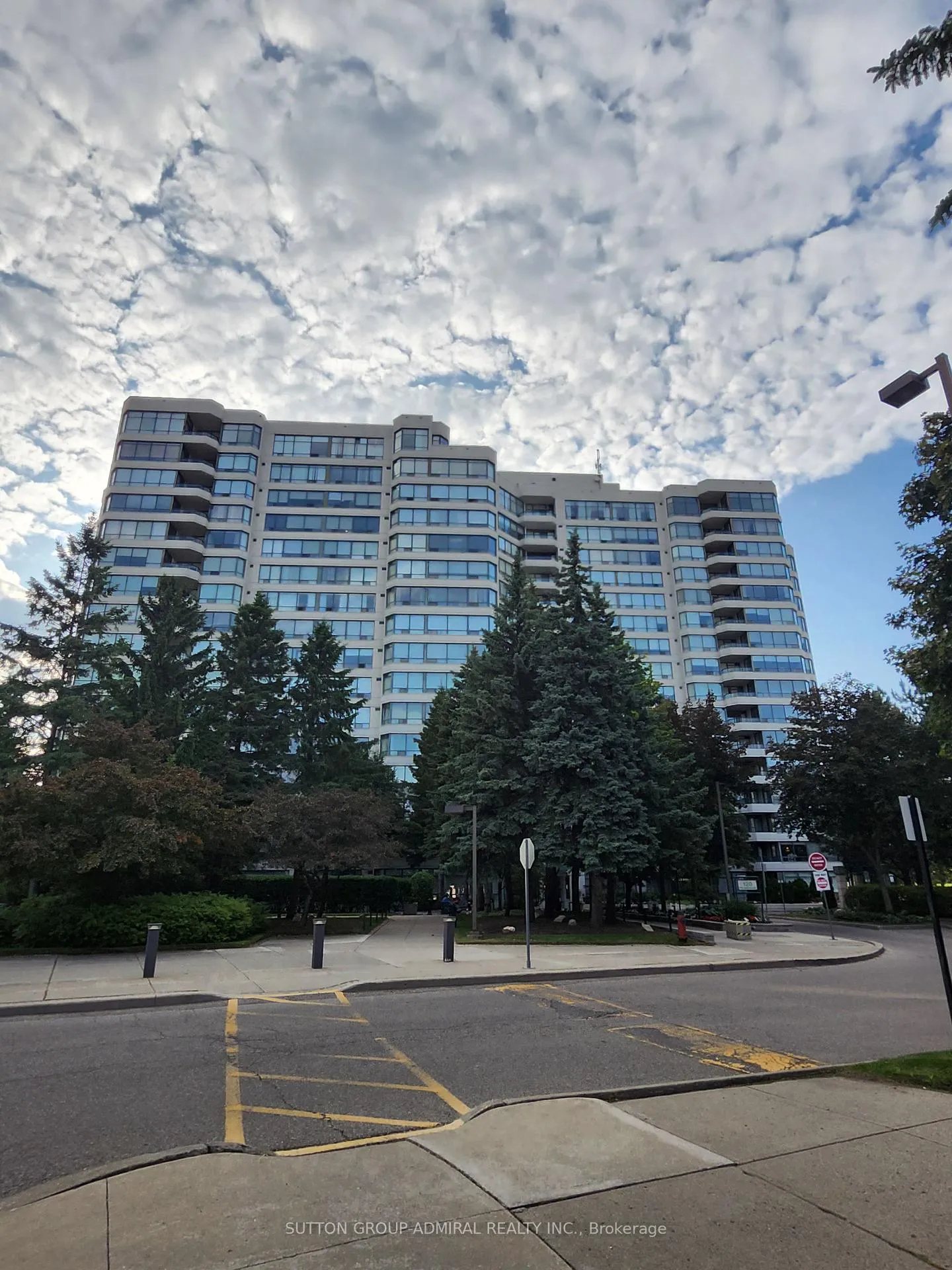 Front of Unit 910, 120 Promenade Circle