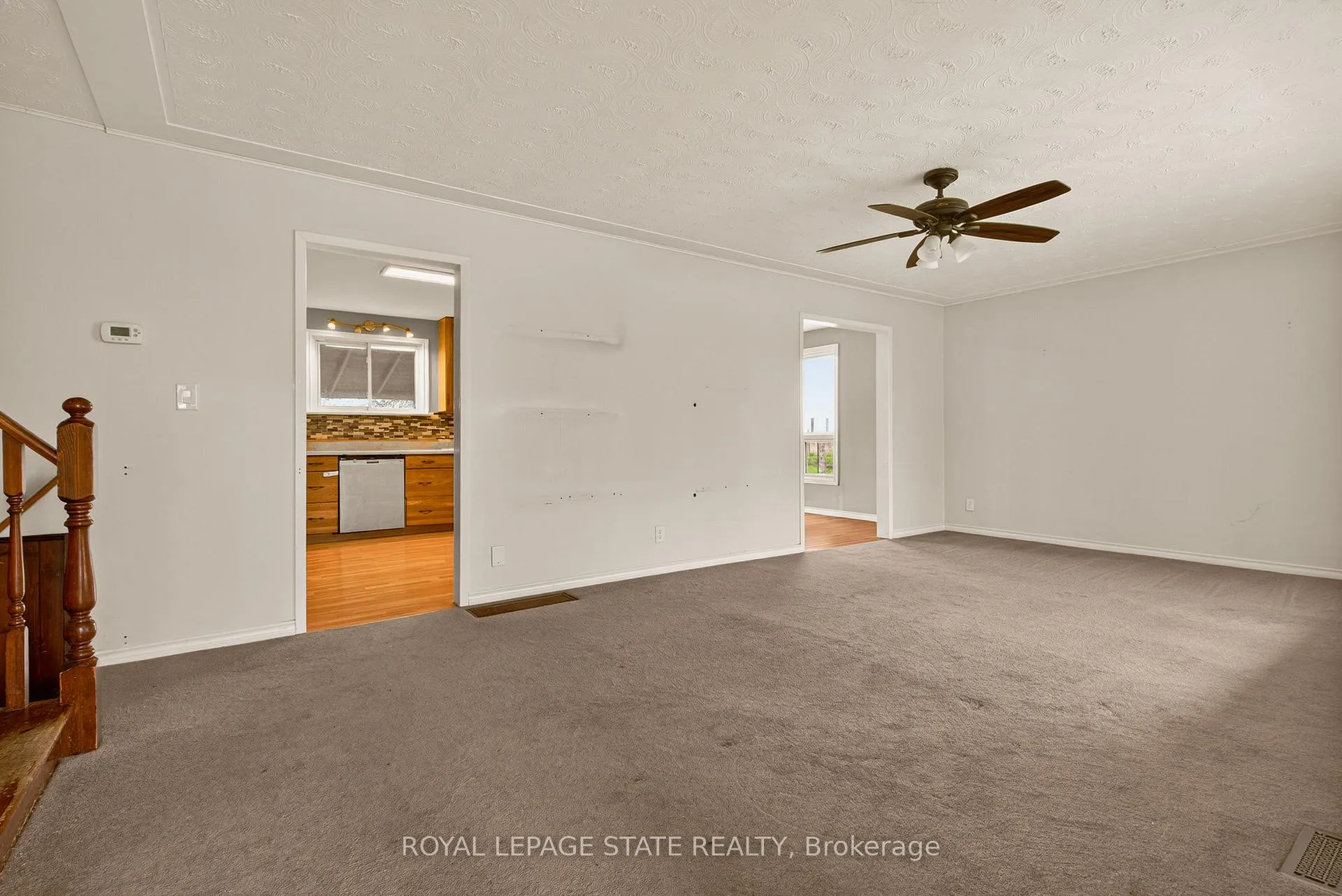 Photo 2 of 564 Trinity Church Road, Hamilton, Rural Glanbrook — HOMEH