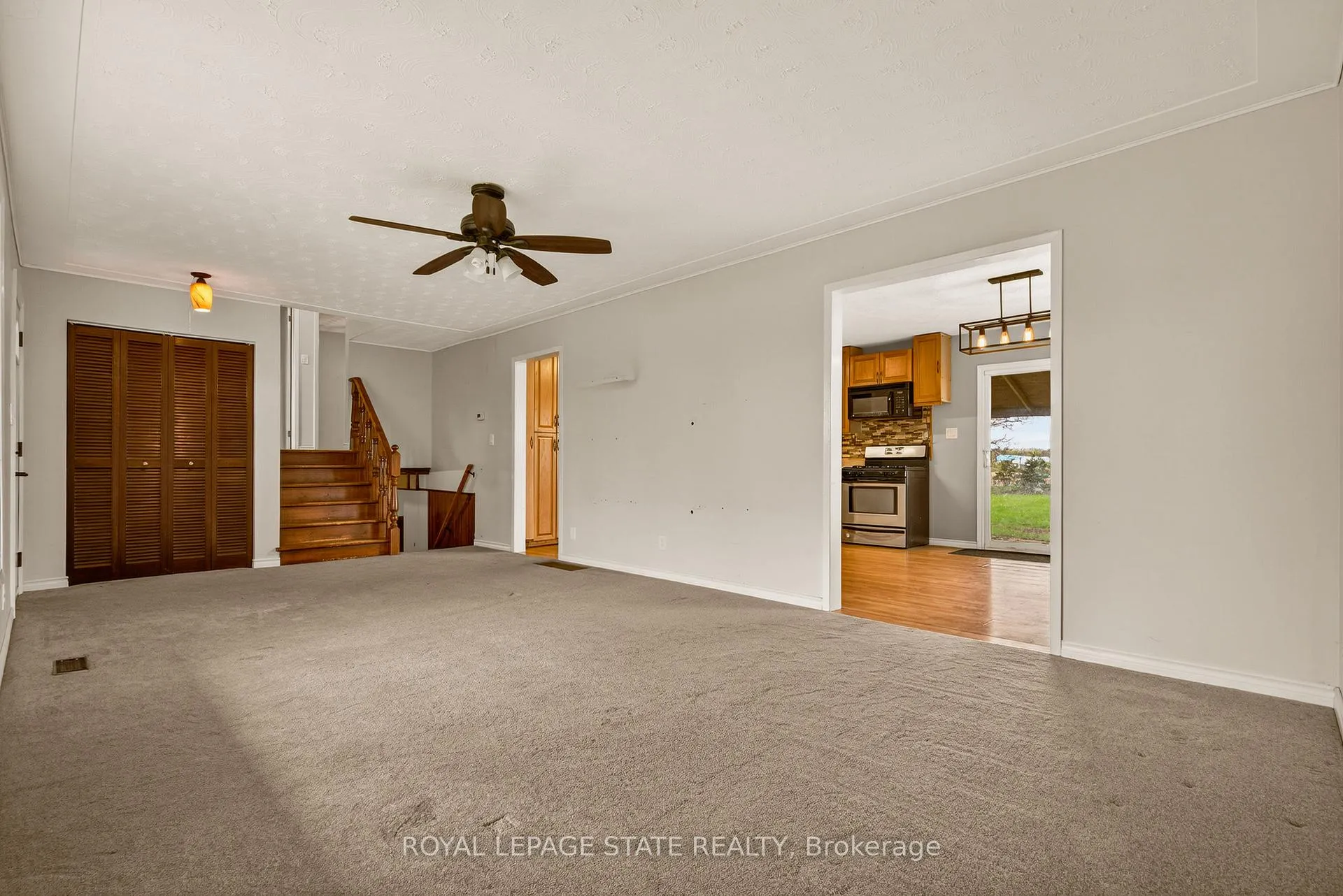 Photo 5 of 564 Trinity Church Road, Hamilton, Rural Glanbrook — HOMEH