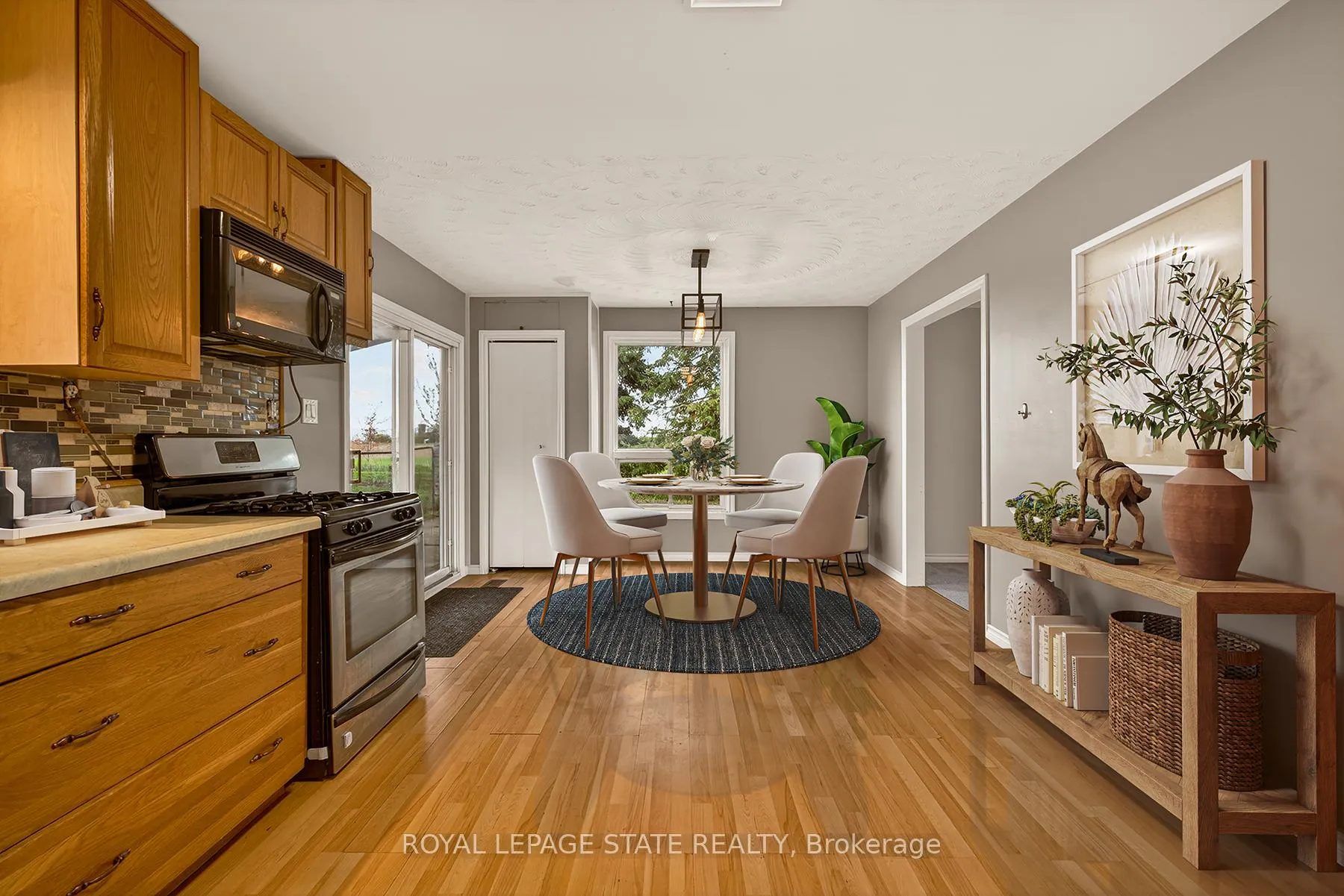 Photo 9 of 564 Trinity Church Road, Hamilton, Rural Glanbrook — HOMEH