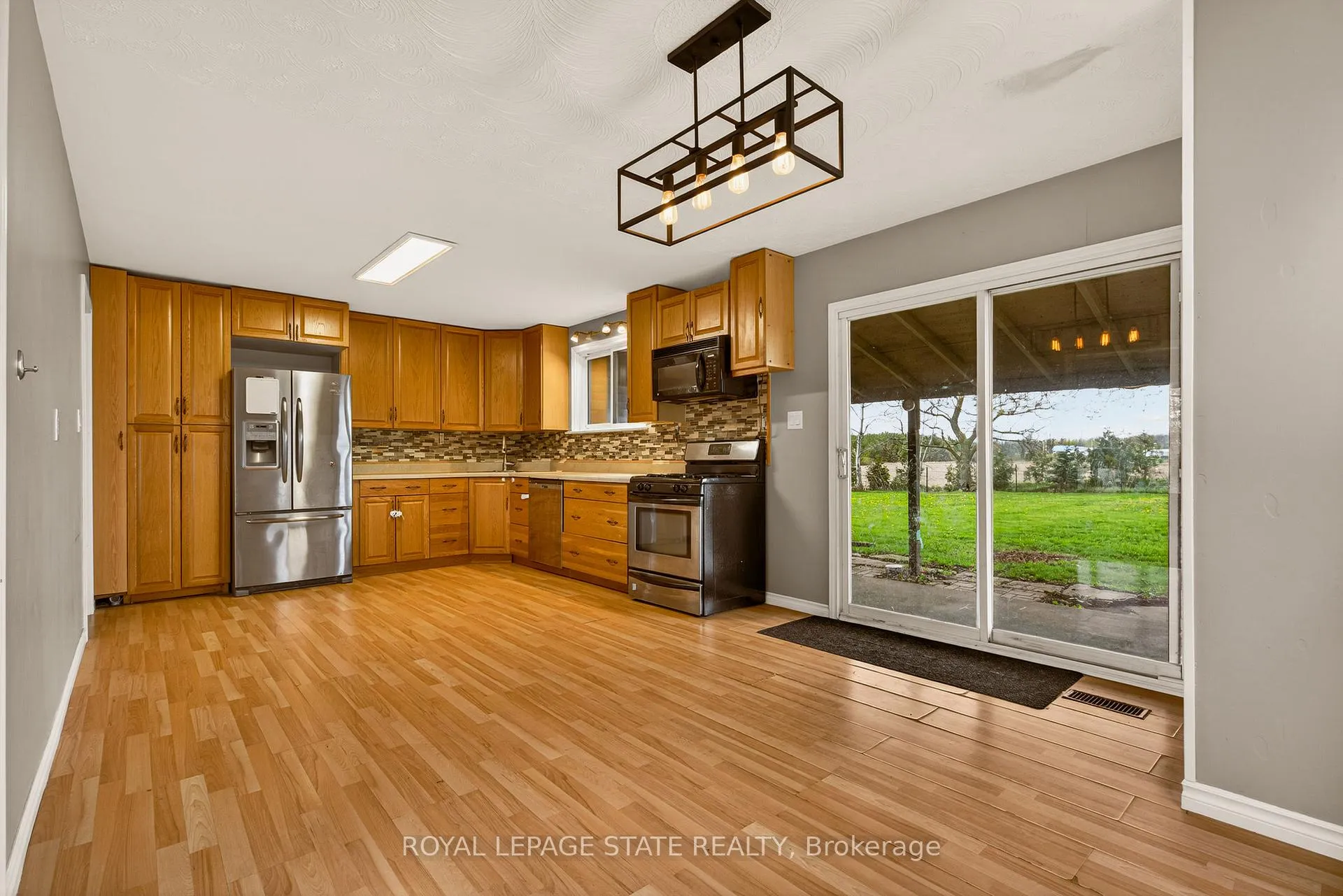 Photo 11 of 564 Trinity Church Road, Hamilton, Rural Glanbrook — HOMEH