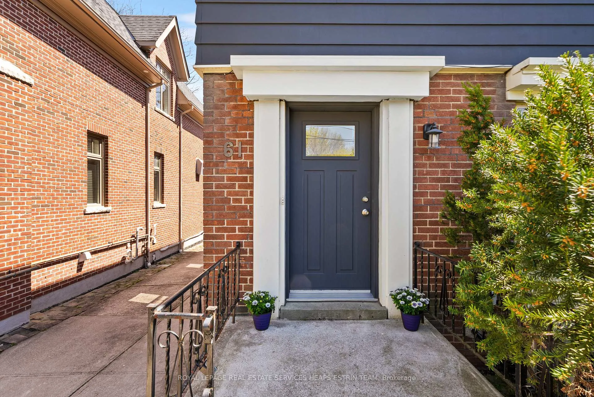 Photo 2 of 61 Sutherland Drive, Toronto, Leaside — HOMEH