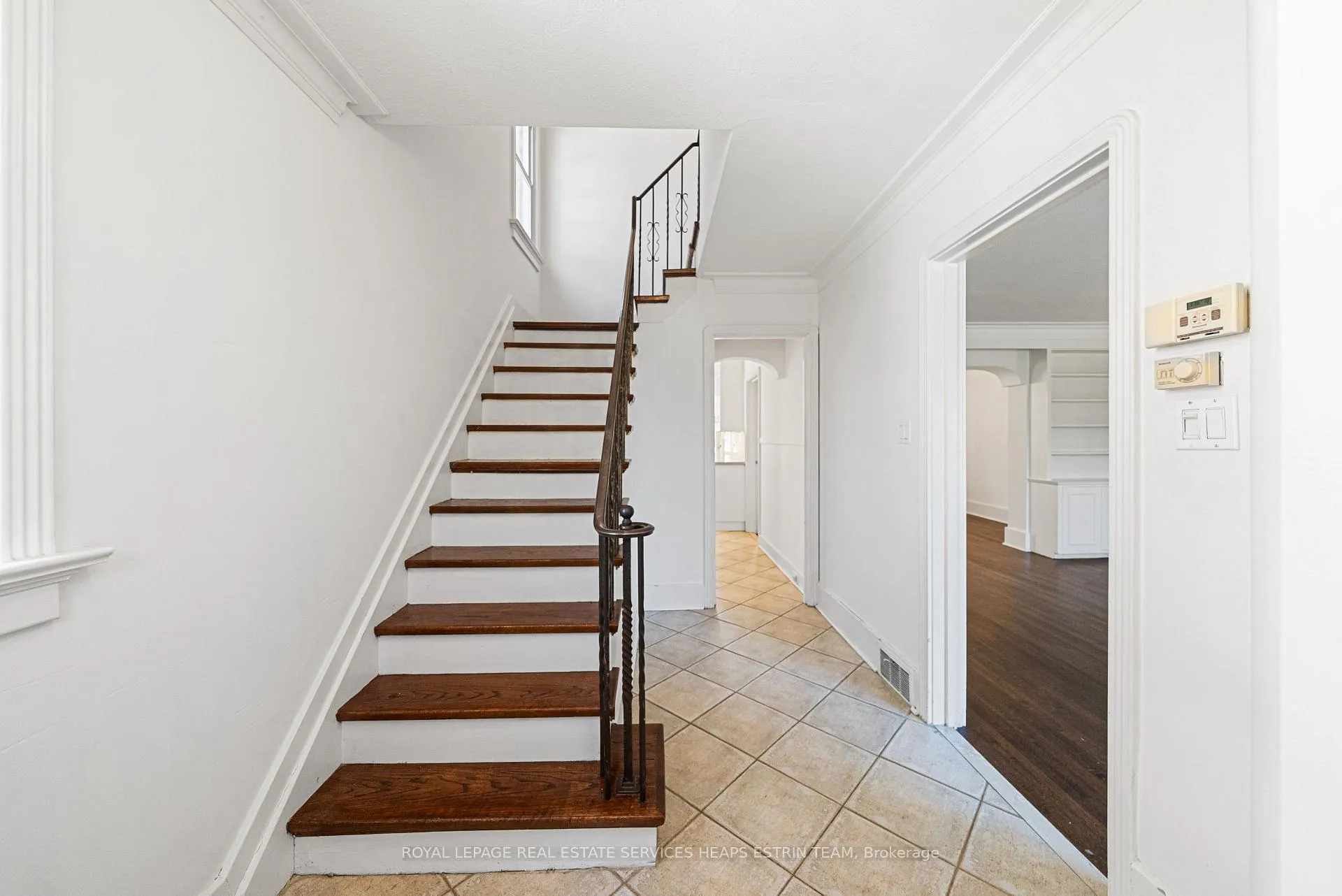 Photo 3 of 61 Sutherland Drive, Toronto, Leaside — HOMEH