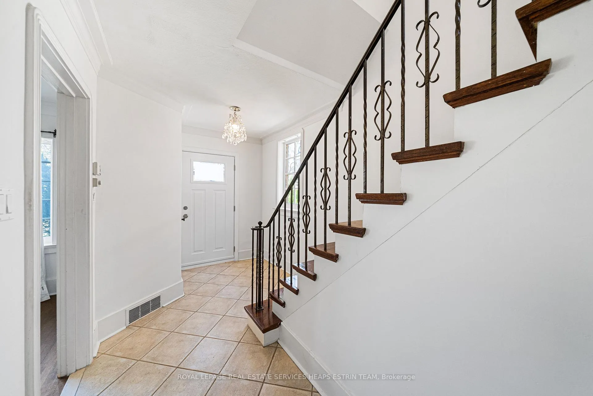 Photo 4 of 61 Sutherland Drive, Toronto, Leaside — HOMEH