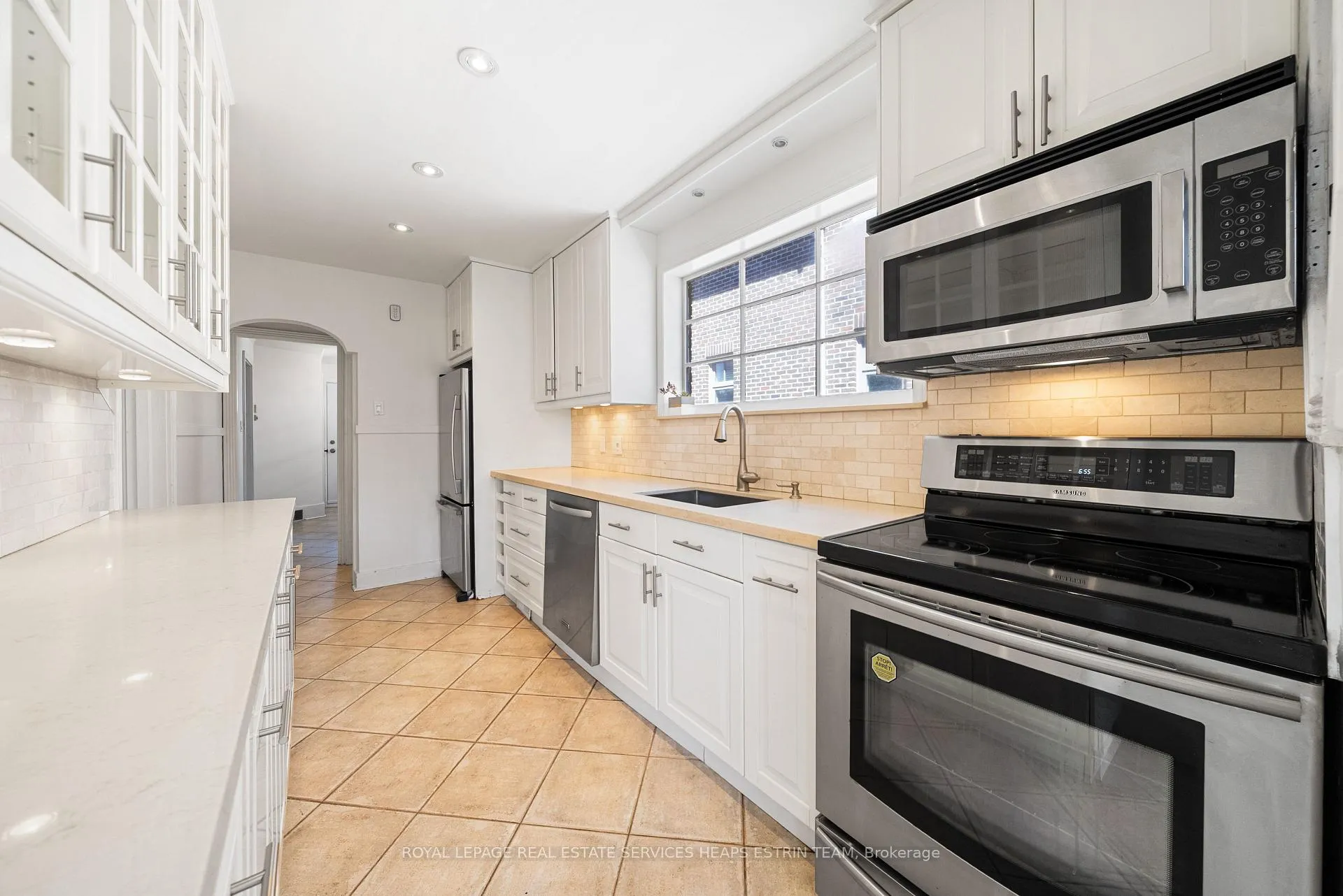 Photo 11 of 61 Sutherland Drive, Toronto, Leaside — HOMEH