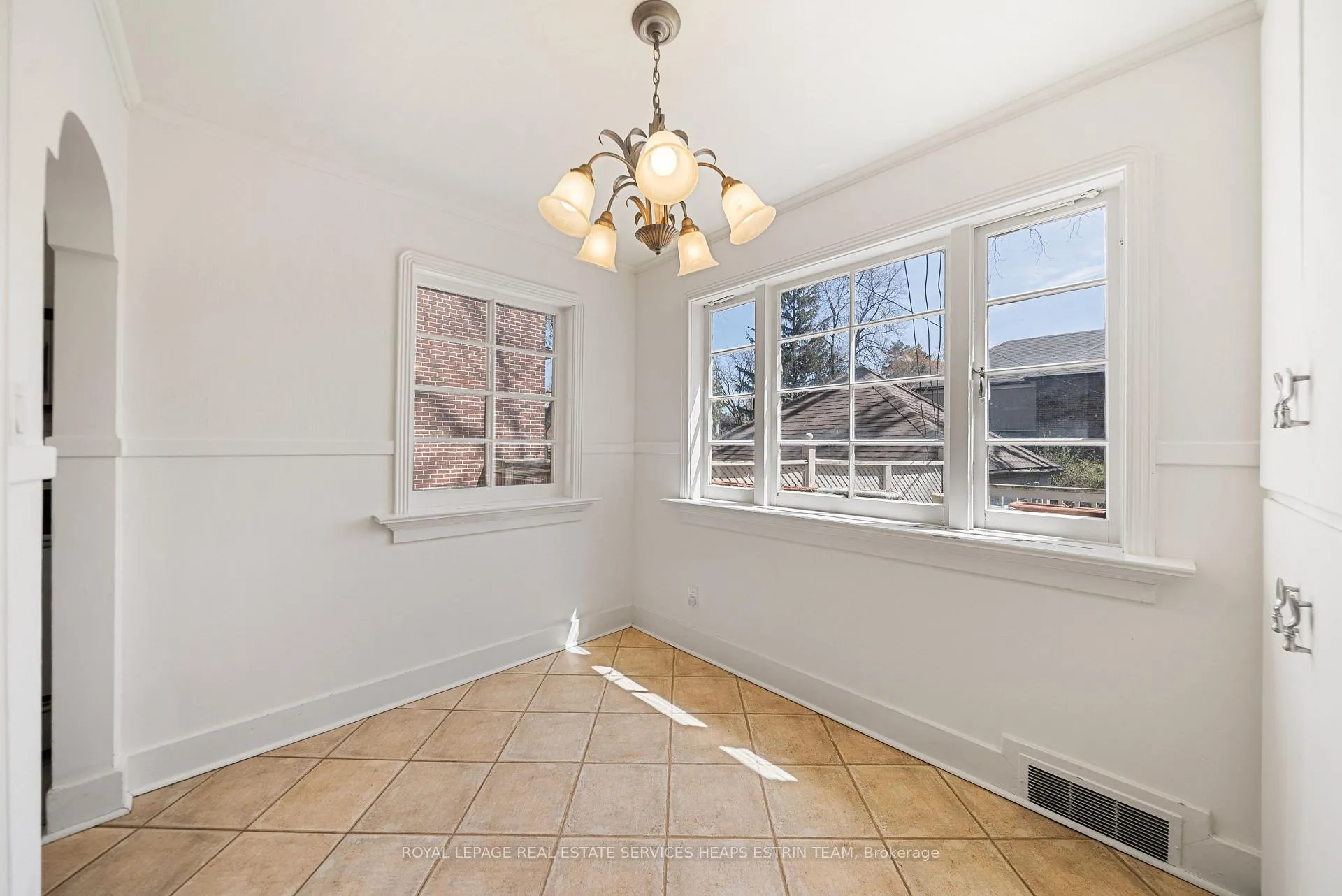 Photo 13 of 61 Sutherland Drive, Toronto, Leaside — HOMEH