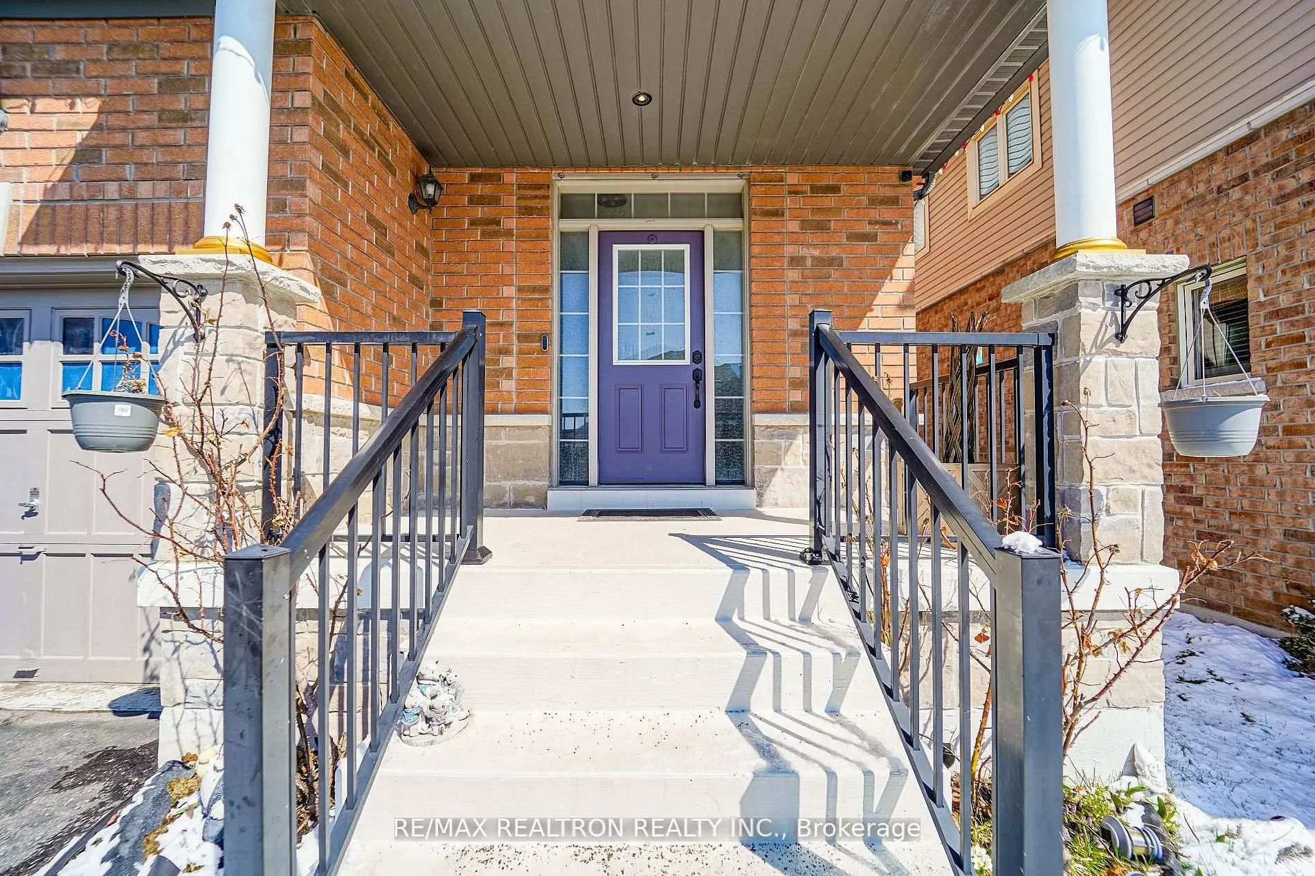 Photo 3 of 39 Mcroberts Crescent, Clarington, Courtice — HOMEH