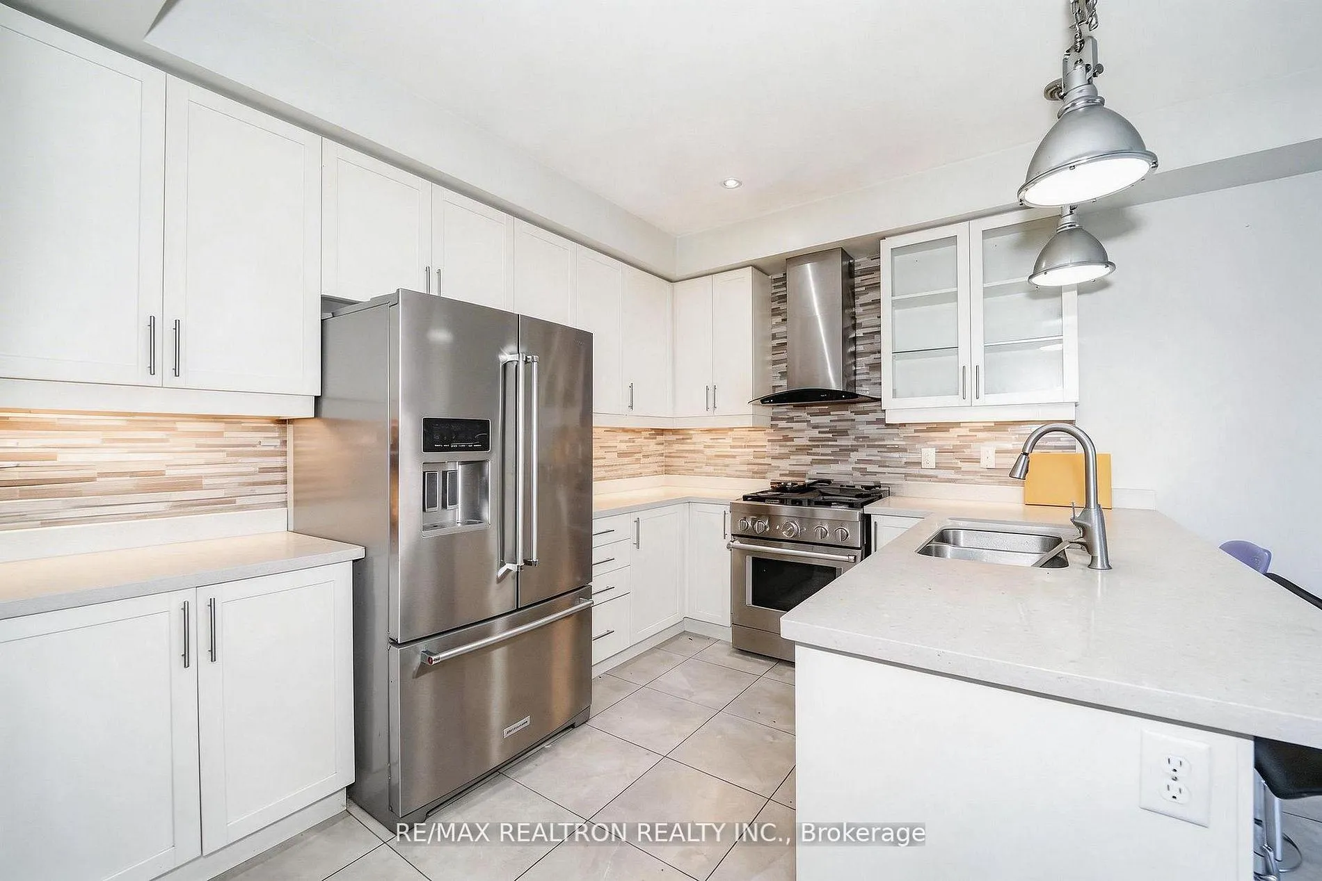 Photo 9 of 39 Mcroberts Crescent, Clarington, Courtice — HOMEH