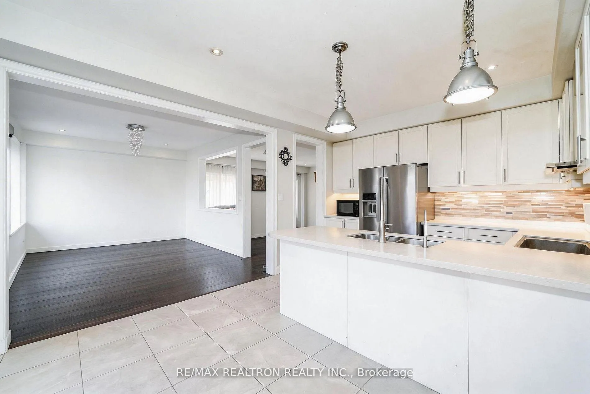 Photo 11 of 39 Mcroberts Crescent, Clarington, Courtice — HOMEH