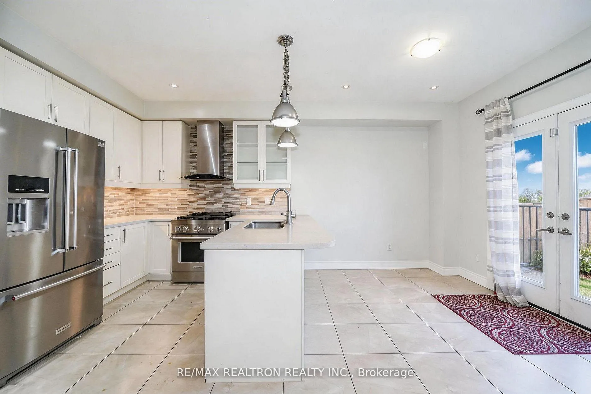 Photo 12 of 39 Mcroberts Crescent, Clarington, Courtice — HOMEH
