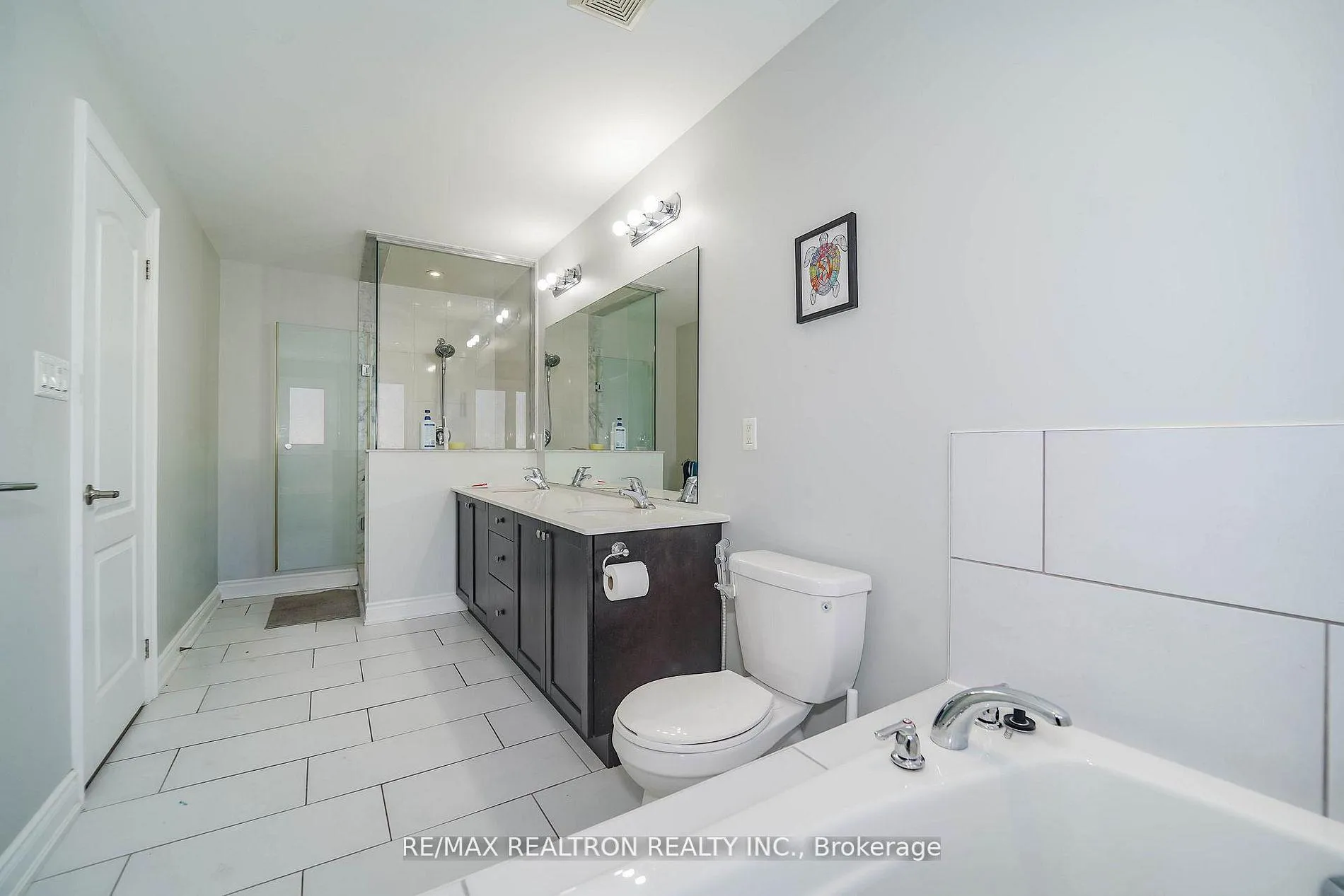Photo 23 of 39 Mcroberts Crescent, Clarington, Courtice — HOMEH