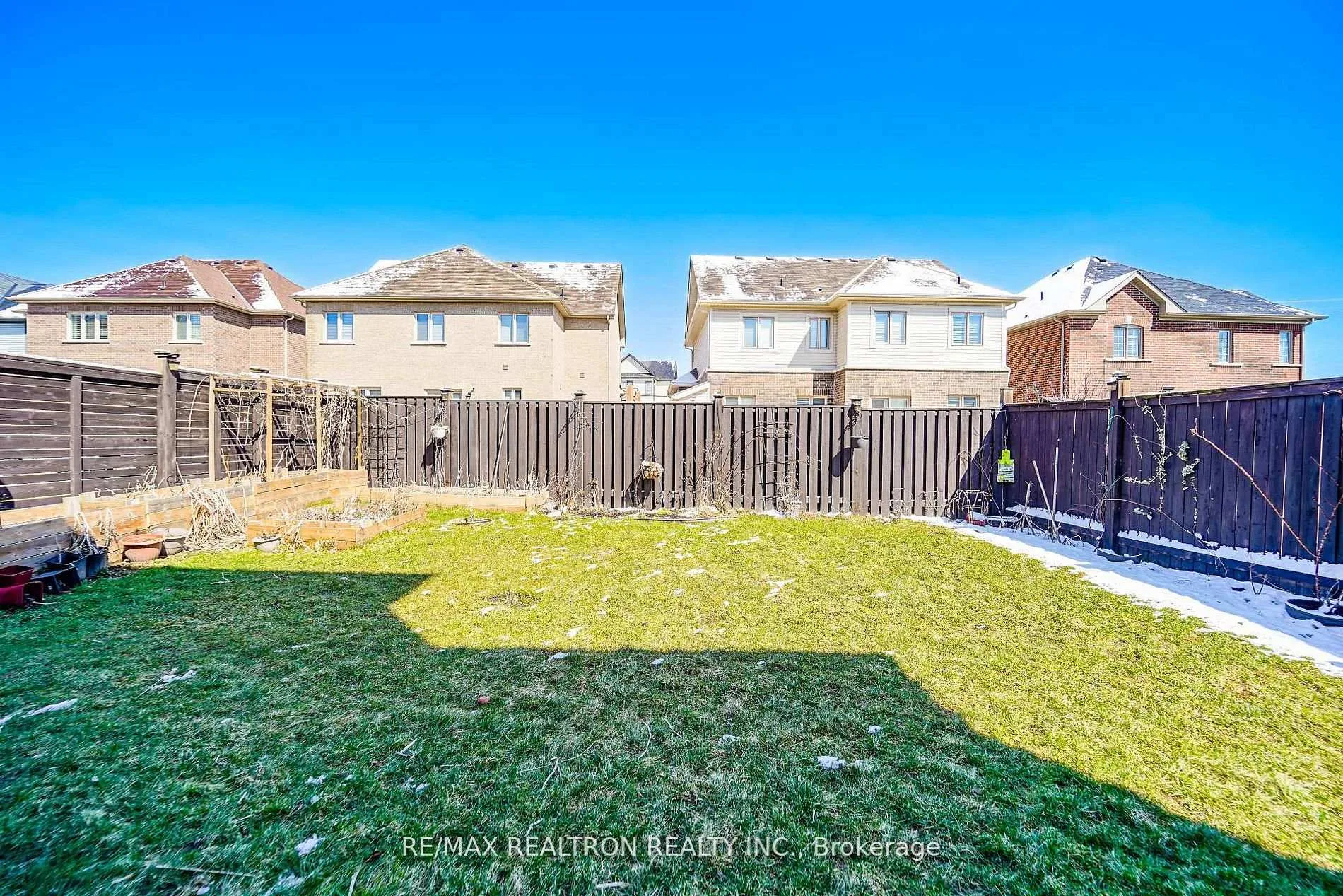 Photo 28 of 39 Mcroberts Crescent, Clarington, Courtice — HOMEH