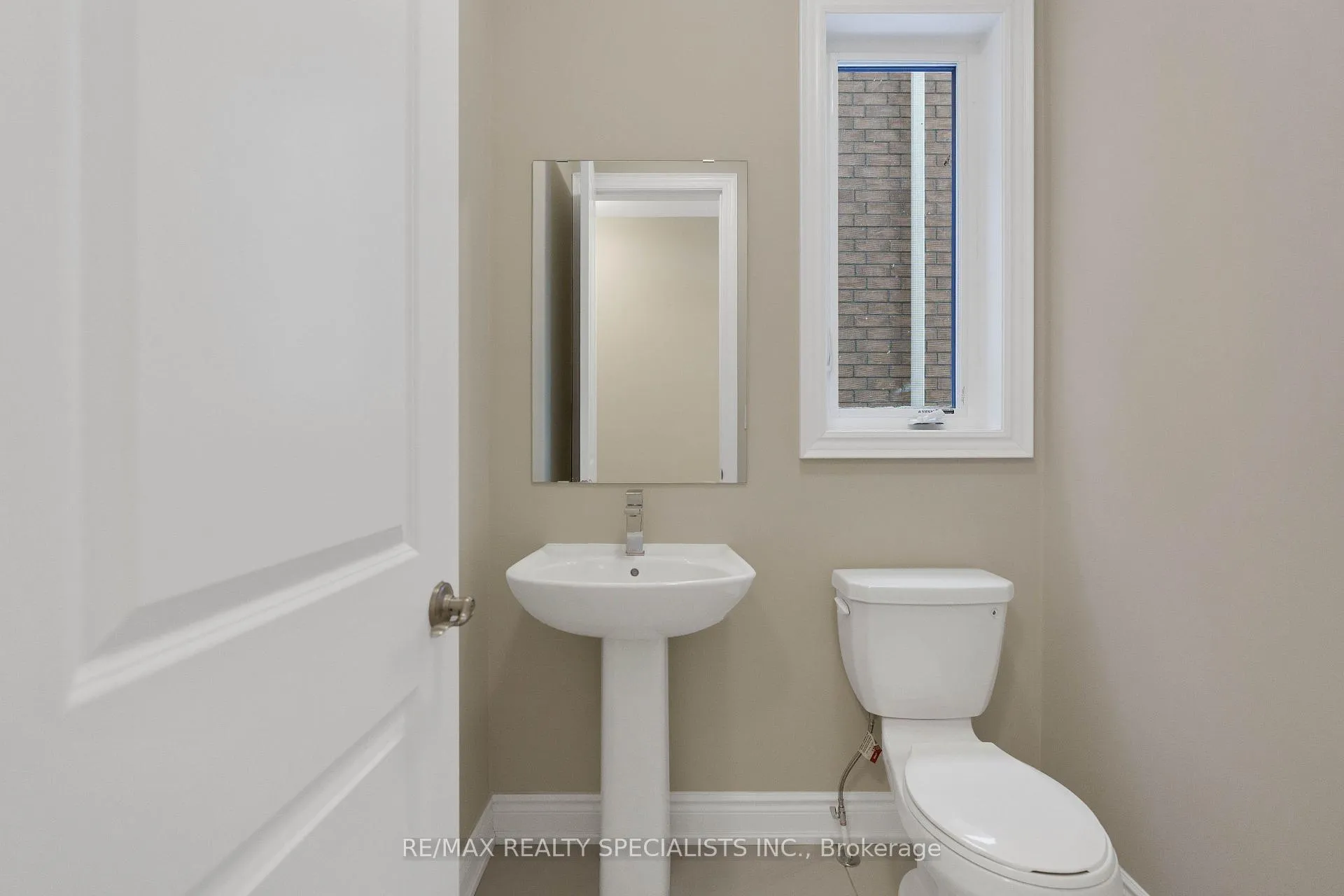 Photo 4 of 29 Periwinkle Road, Springwater, Midhurst — HOMEH
