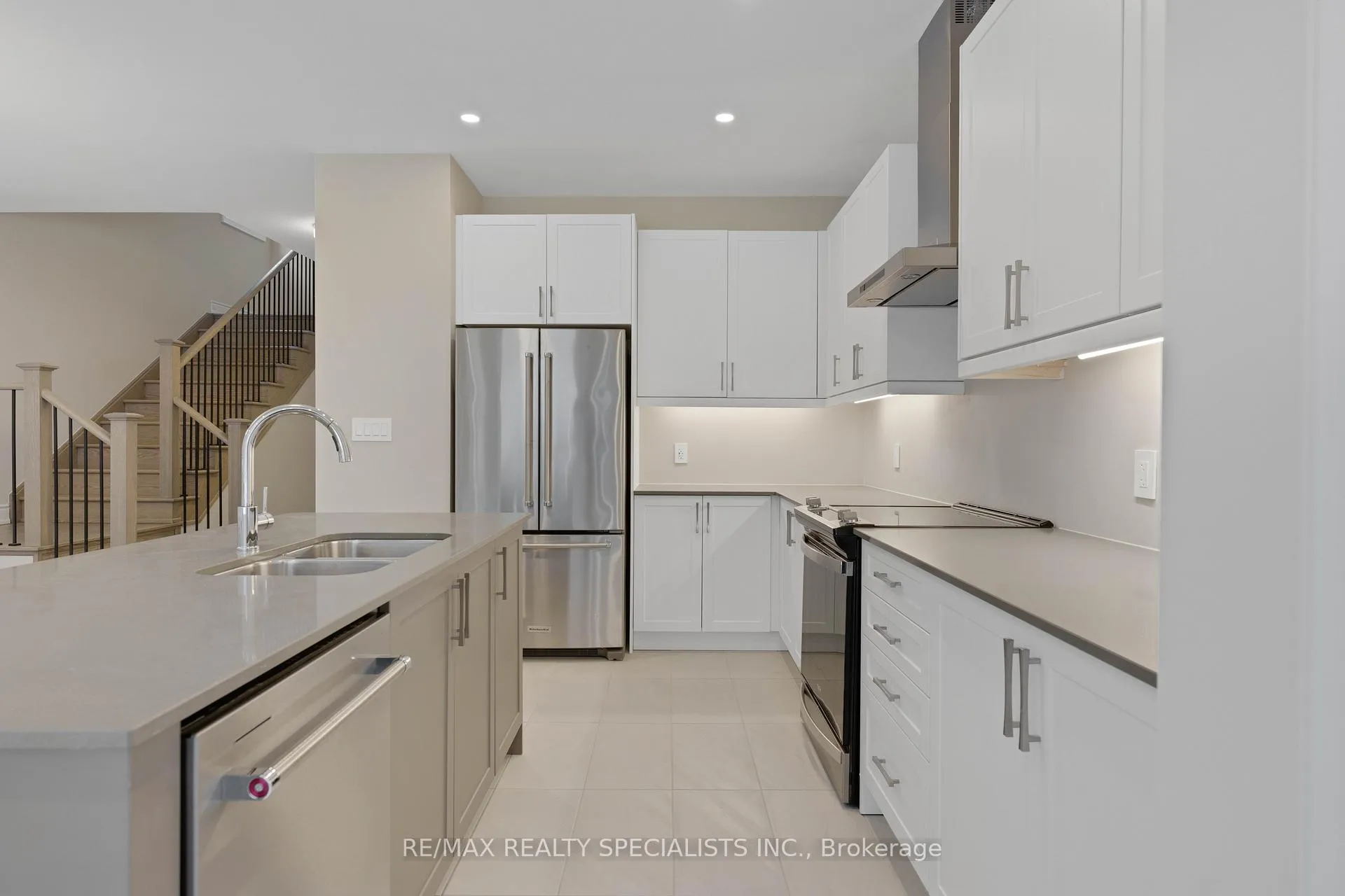 Photo 8 of 29 Periwinkle Road, Springwater, Midhurst — HOMEH