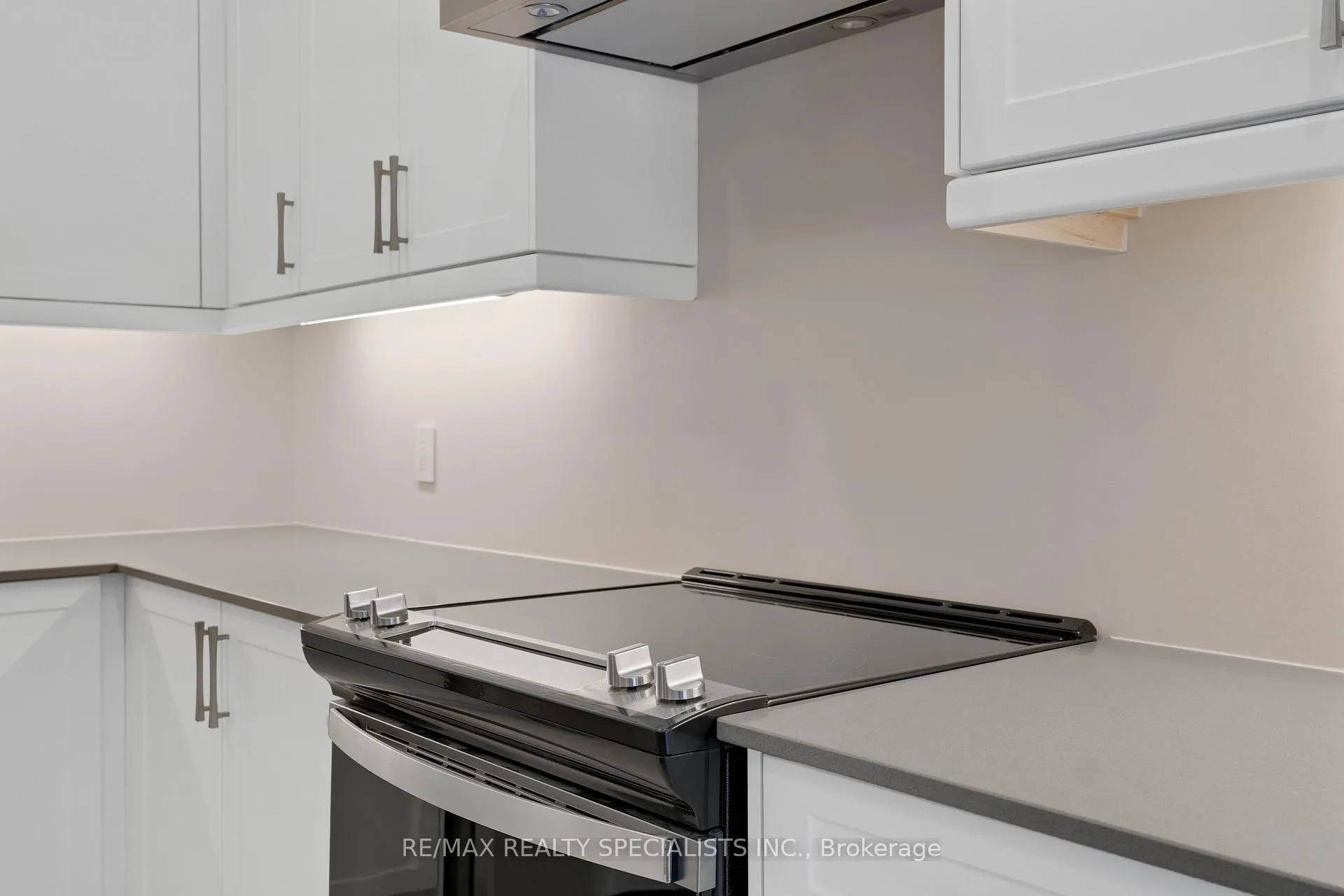 Photo 9 of 29 Periwinkle Road, Springwater, Midhurst — HOMEH