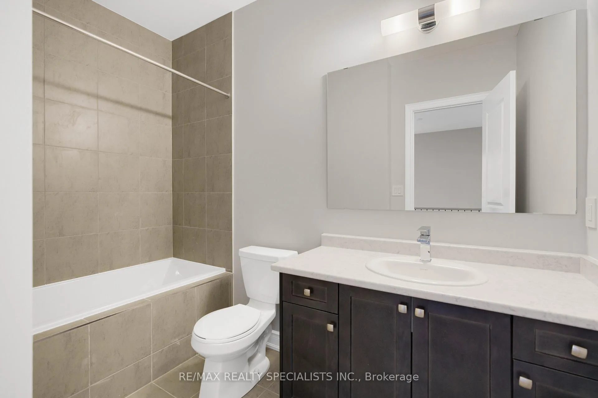 Photo 23 of 29 Periwinkle Road, Springwater, Midhurst — HOMEH