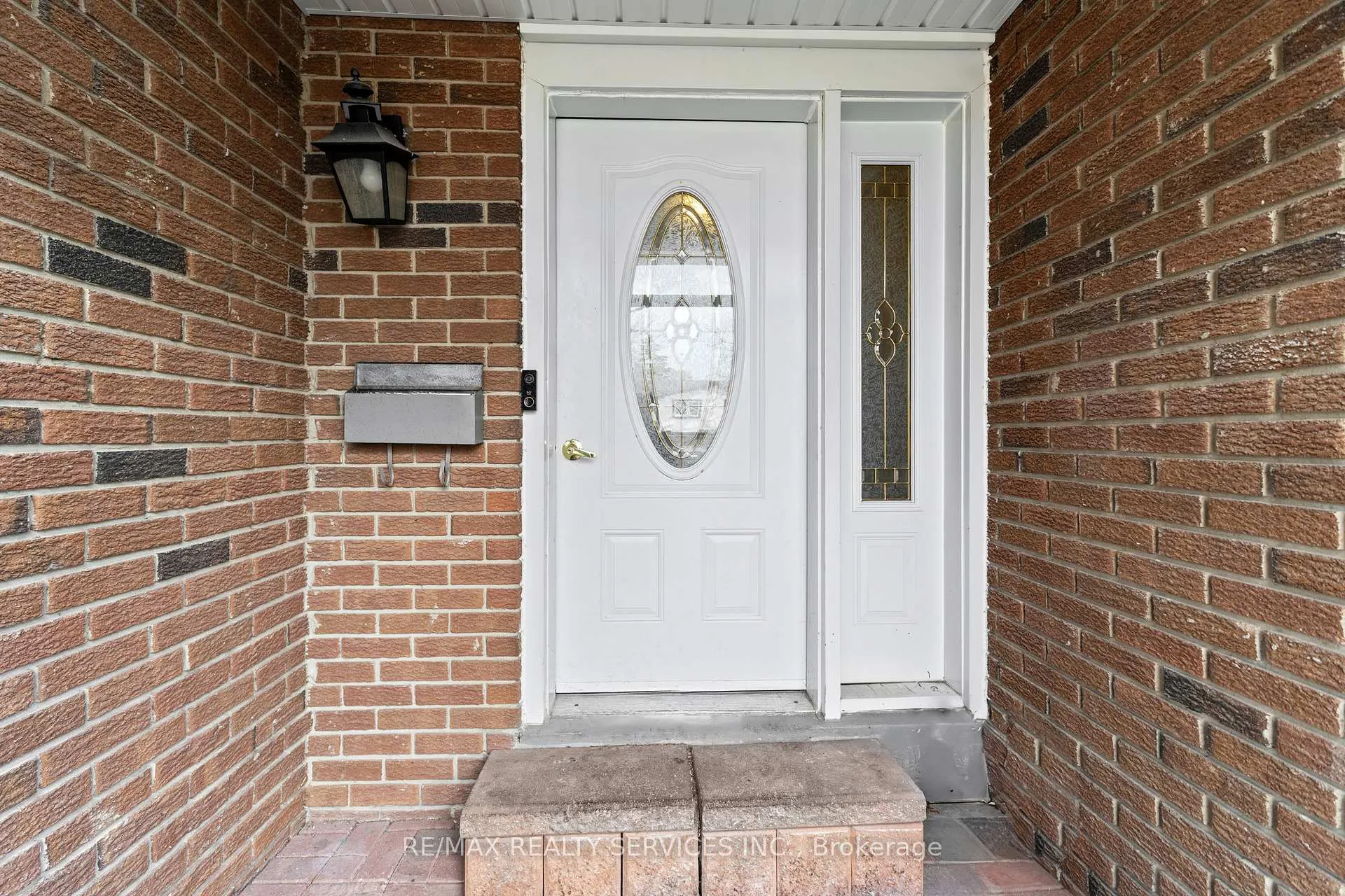 Photo 2 of 13 Linkdale Road, Brampton, Brampton North — HOMEH