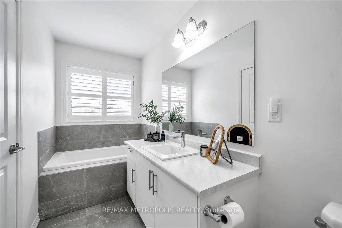 Photo 31 of 120 Laing Drive, Whitby, Rural Whitby — HOMEH