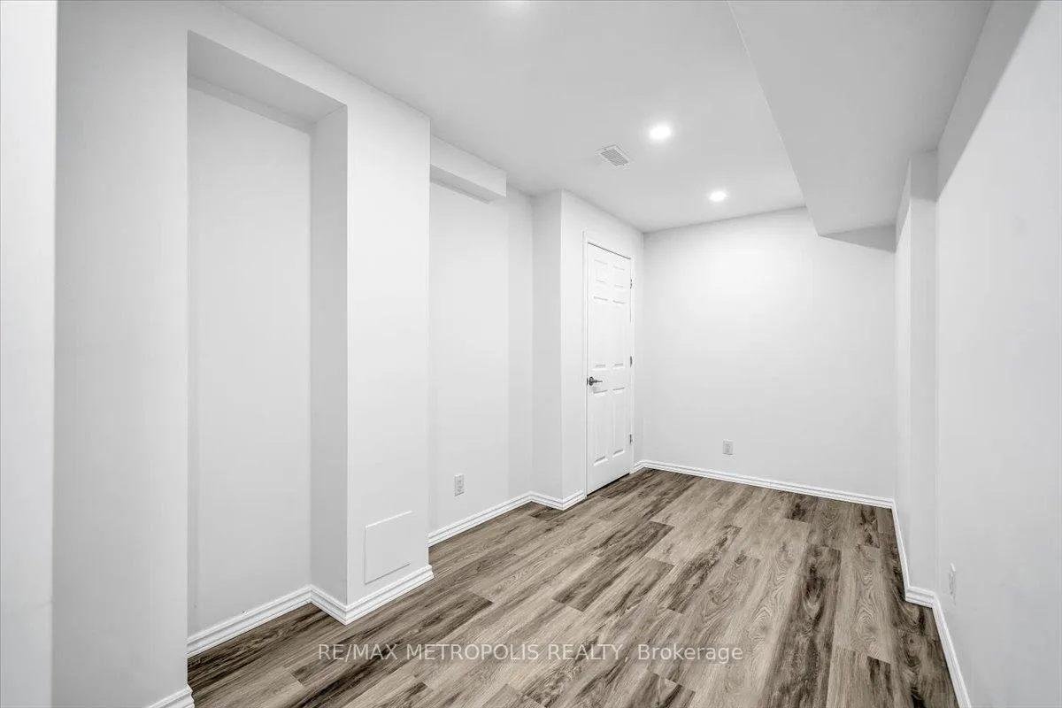 Photo 37 of 120 Laing Drive, Whitby, Rural Whitby — HOMEH
