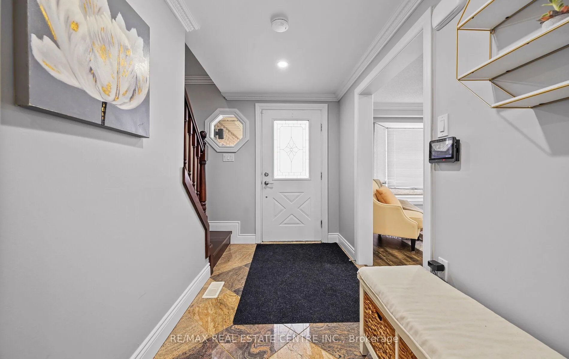 Photo 3 of 84 Viscount Road, Brantford, Lynden Hills — HOMEH