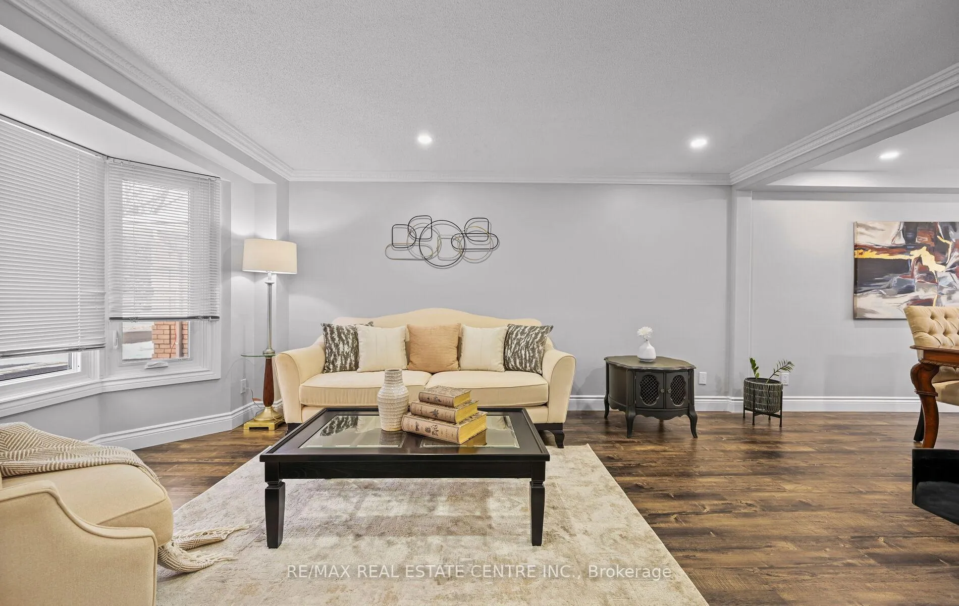 Photo 4 of 84 Viscount Road, Brantford, Lynden Hills — HOMEH
