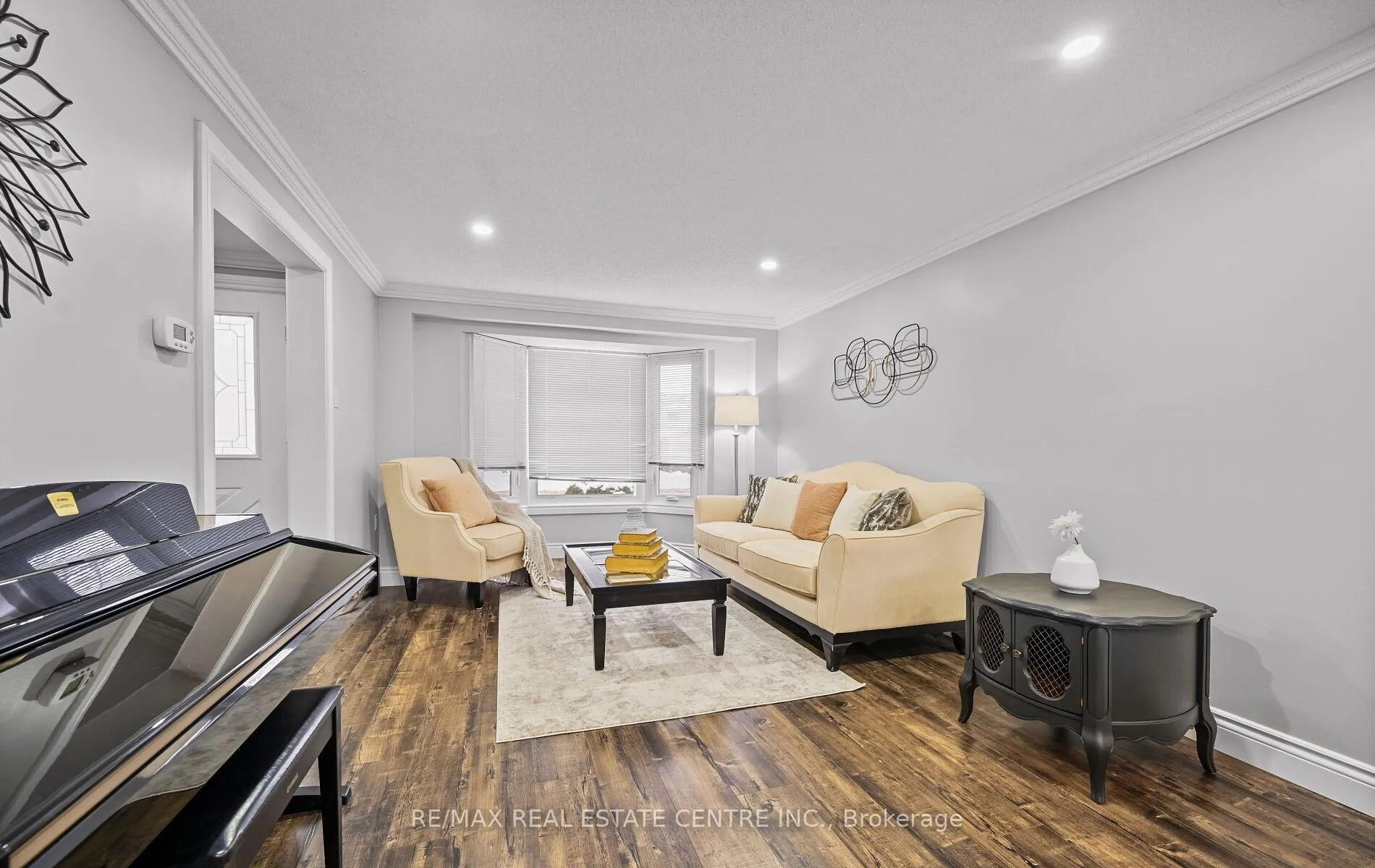 Photo 5 of 84 Viscount Road, Brantford, Lynden Hills — HOMEH