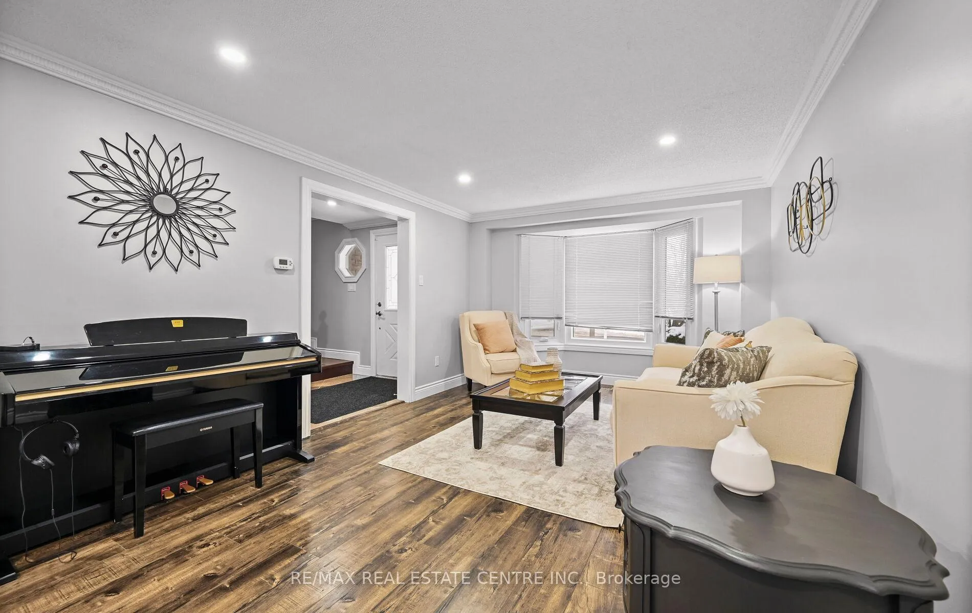 Photo 6 of 84 Viscount Road, Brantford, Lynden Hills — HOMEH