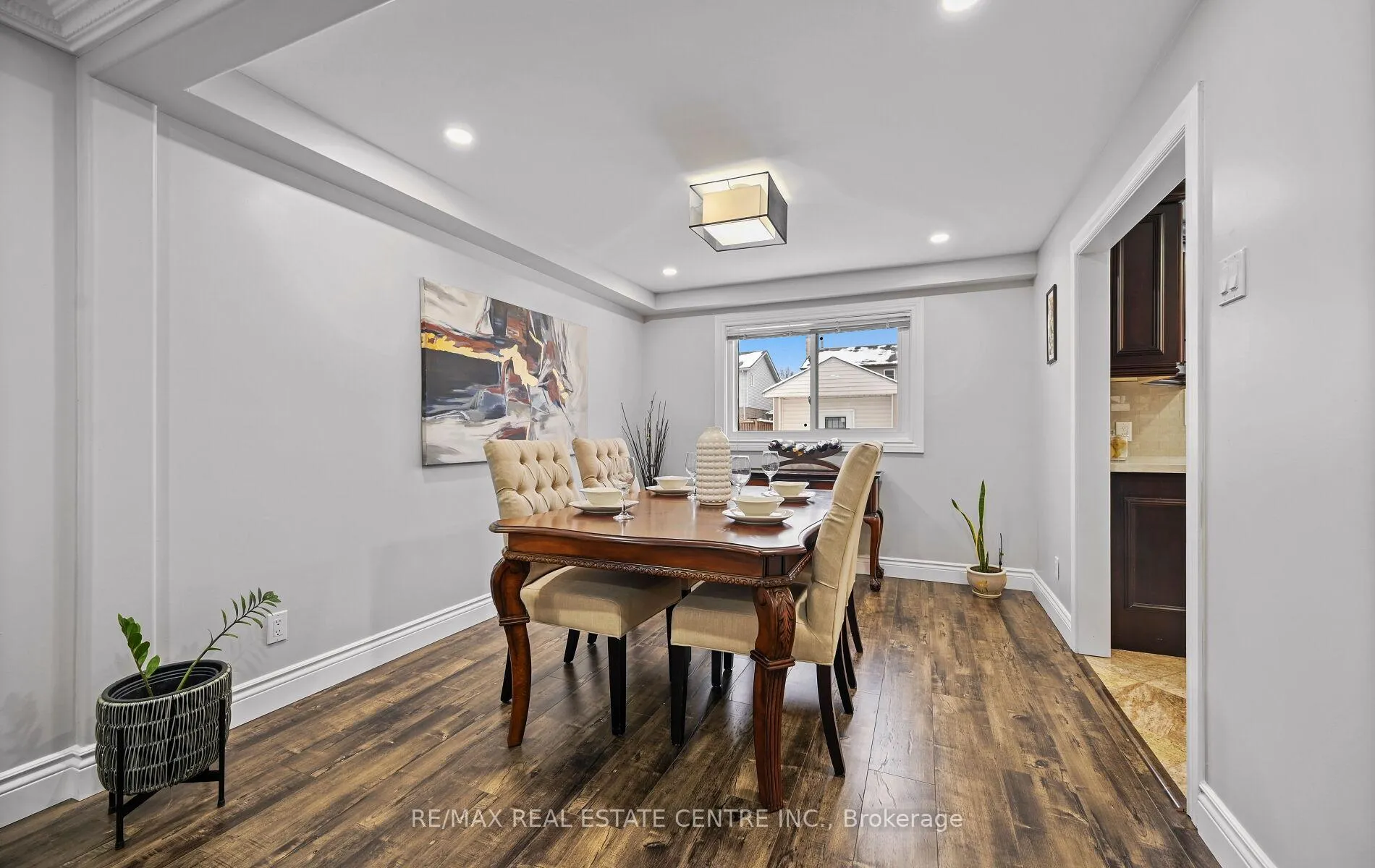 Photo 8 of 84 Viscount Road, Brantford, Lynden Hills — HOMEH