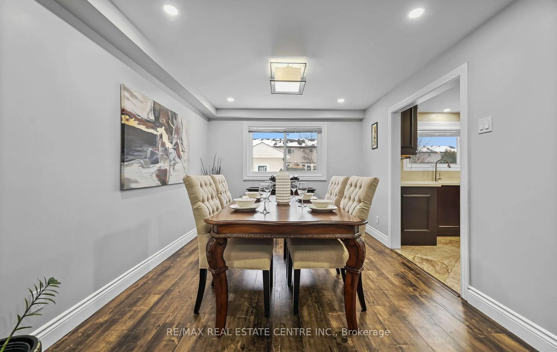 Photo 9 of 84 Viscount Road, Brantford, Lynden Hills — HOMEH